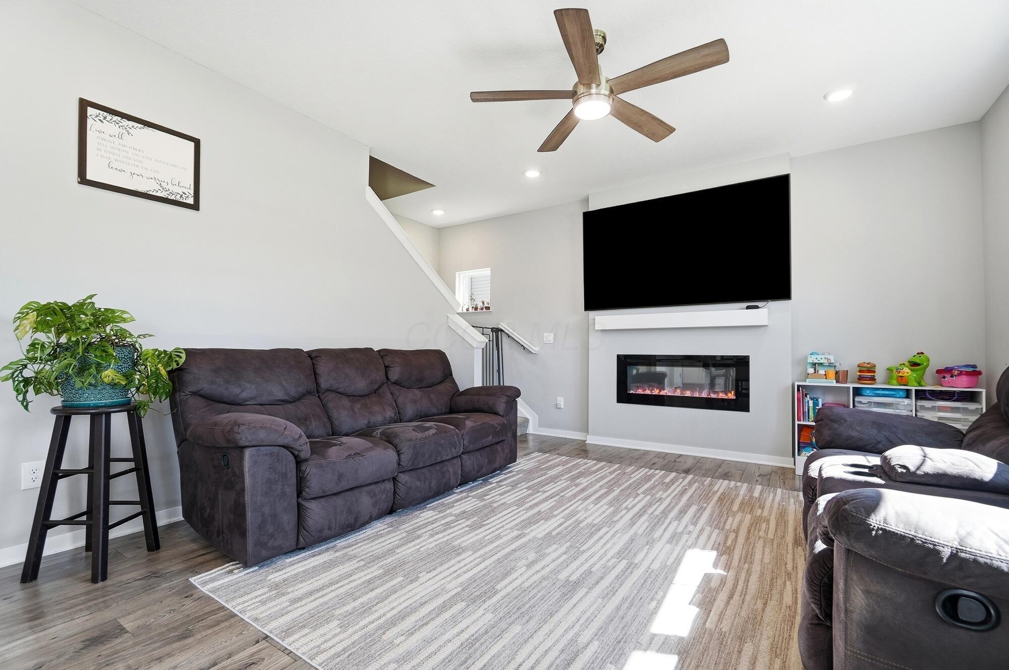 283 Sandburg Drive Property Photo 8