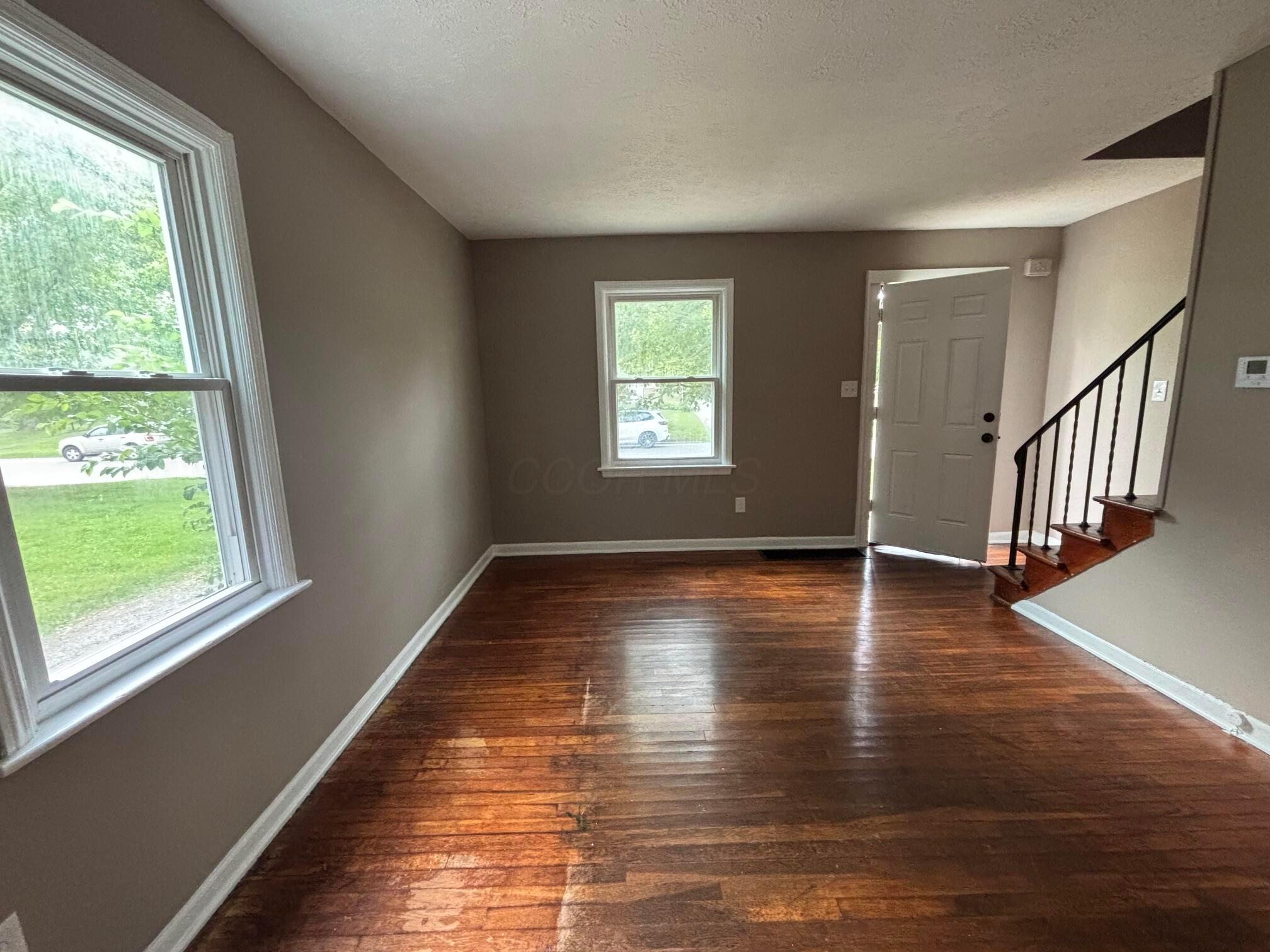 844 S Harris Avenue Property Photo 2