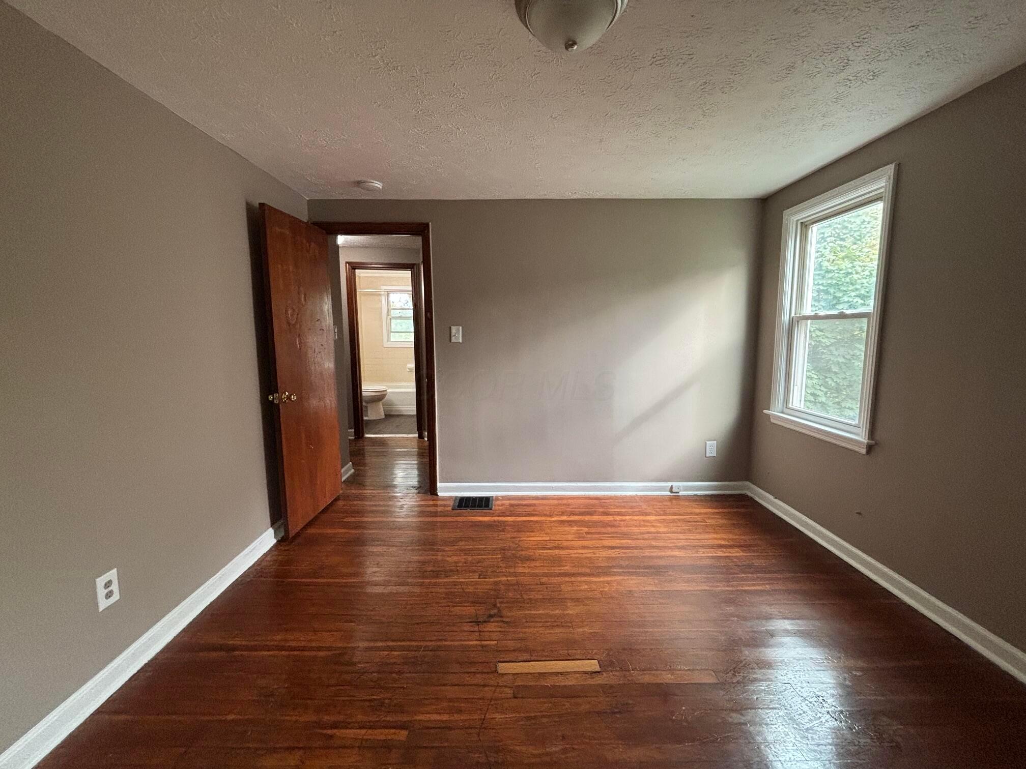 844 S Harris Avenue Property Photo 6