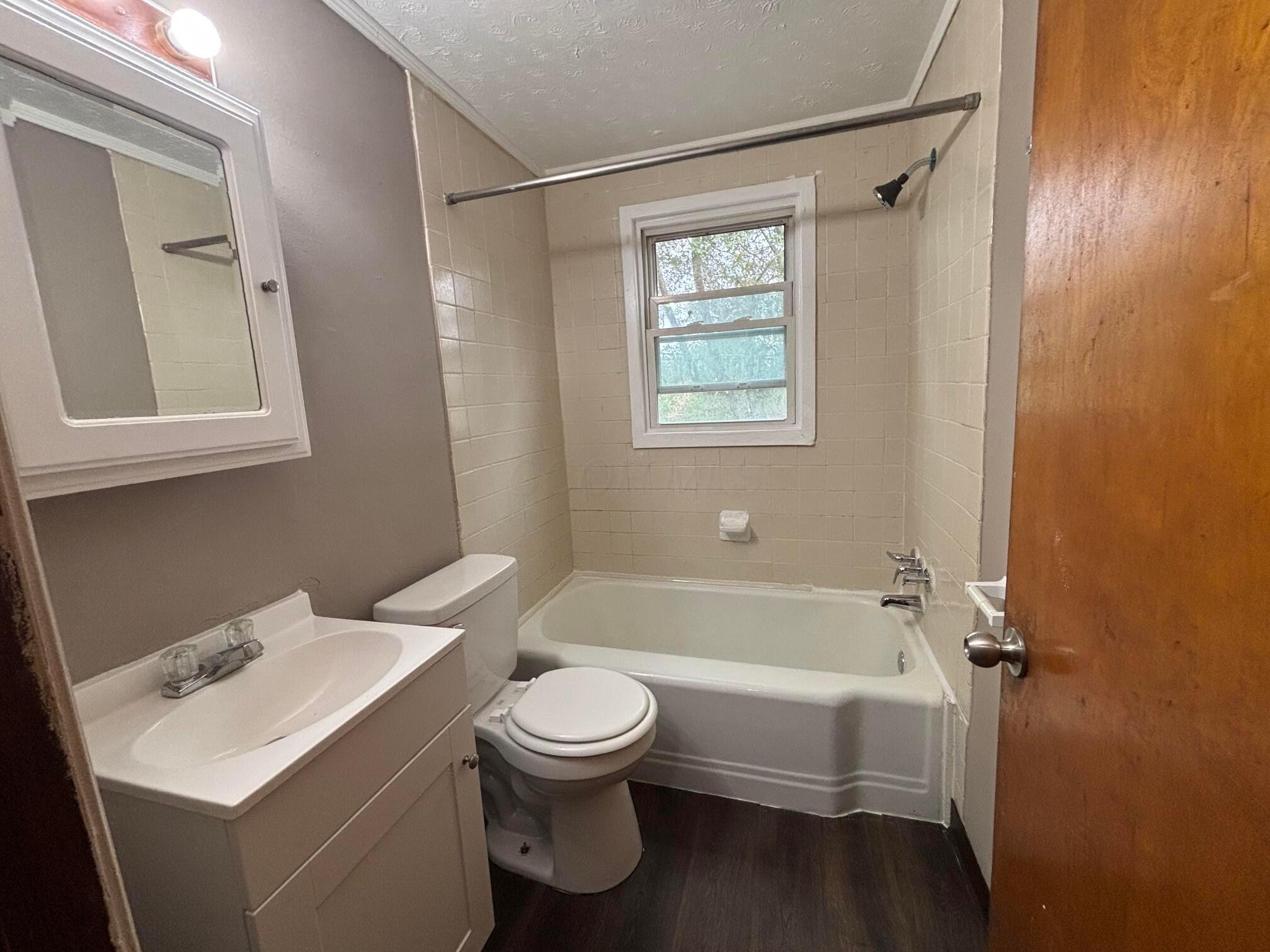 844 S Harris Avenue Property Photo 8