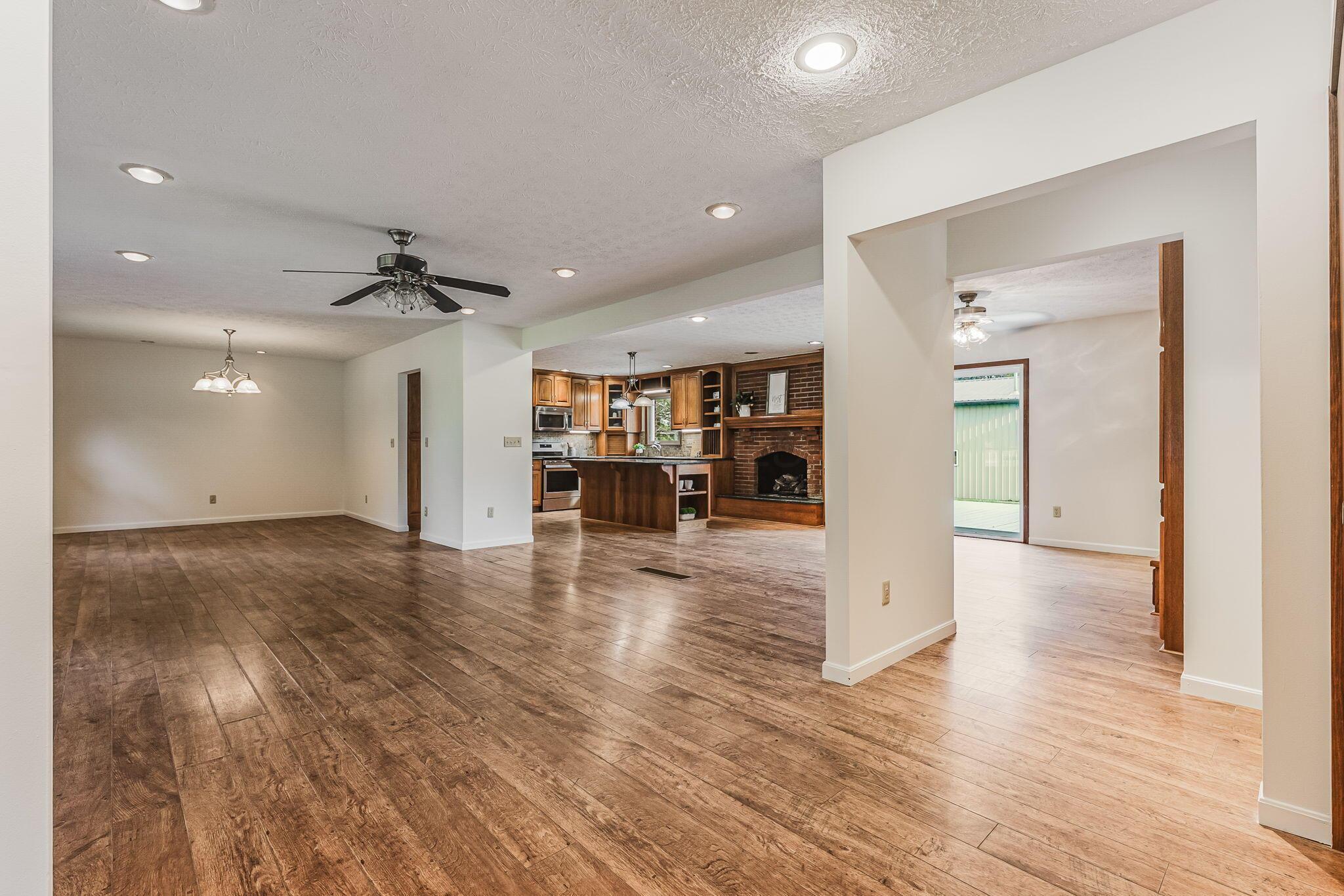 8835 Thomas Lane Property Photo 16