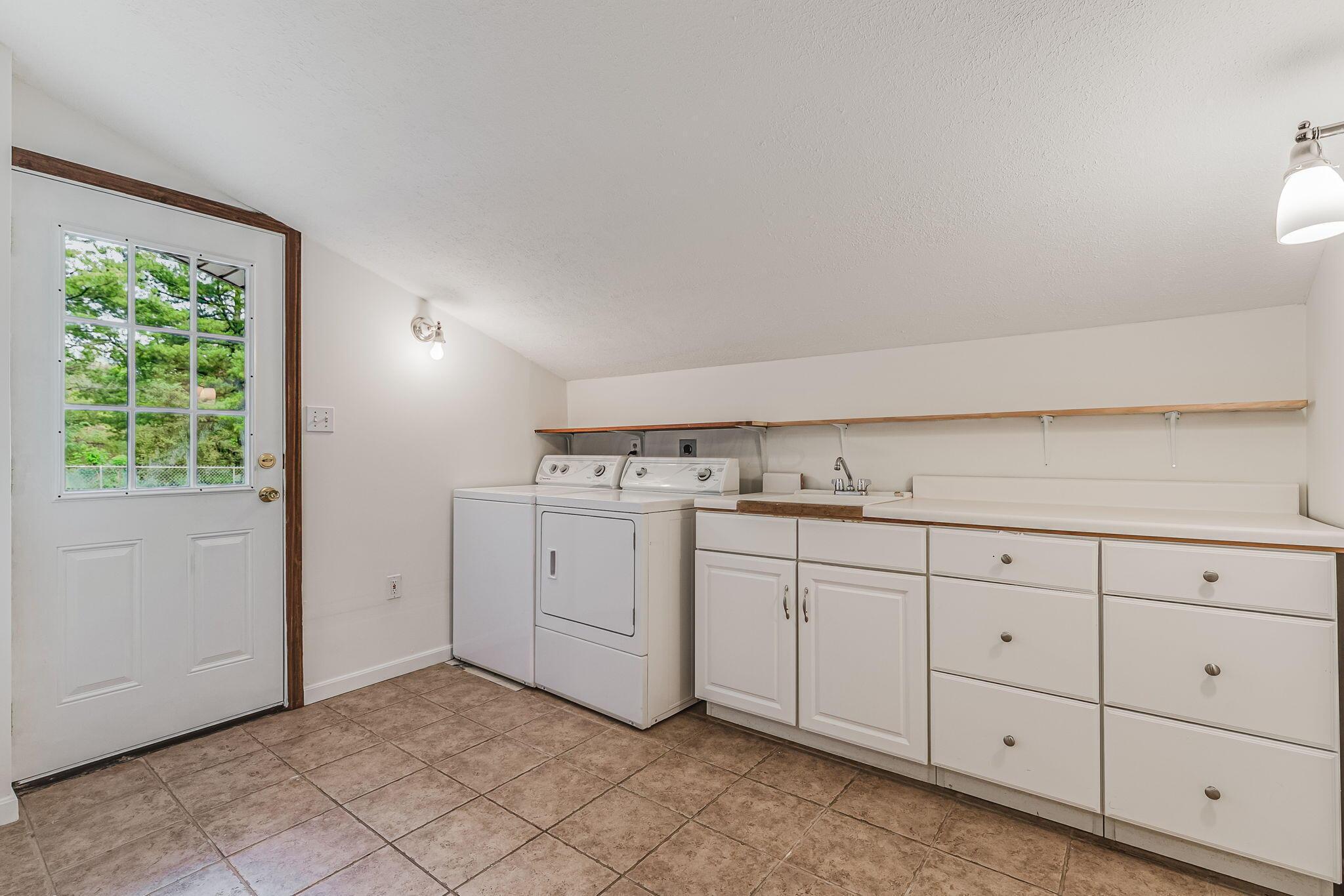 8835 Thomas Lane Property Photo 36