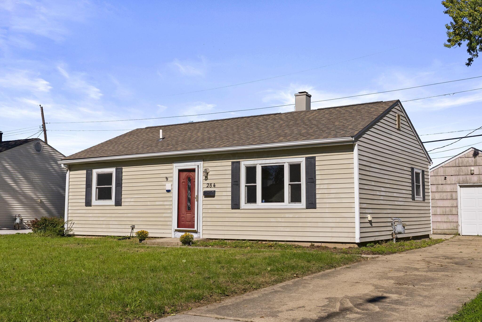284 Madison Drive N Property Photo 1