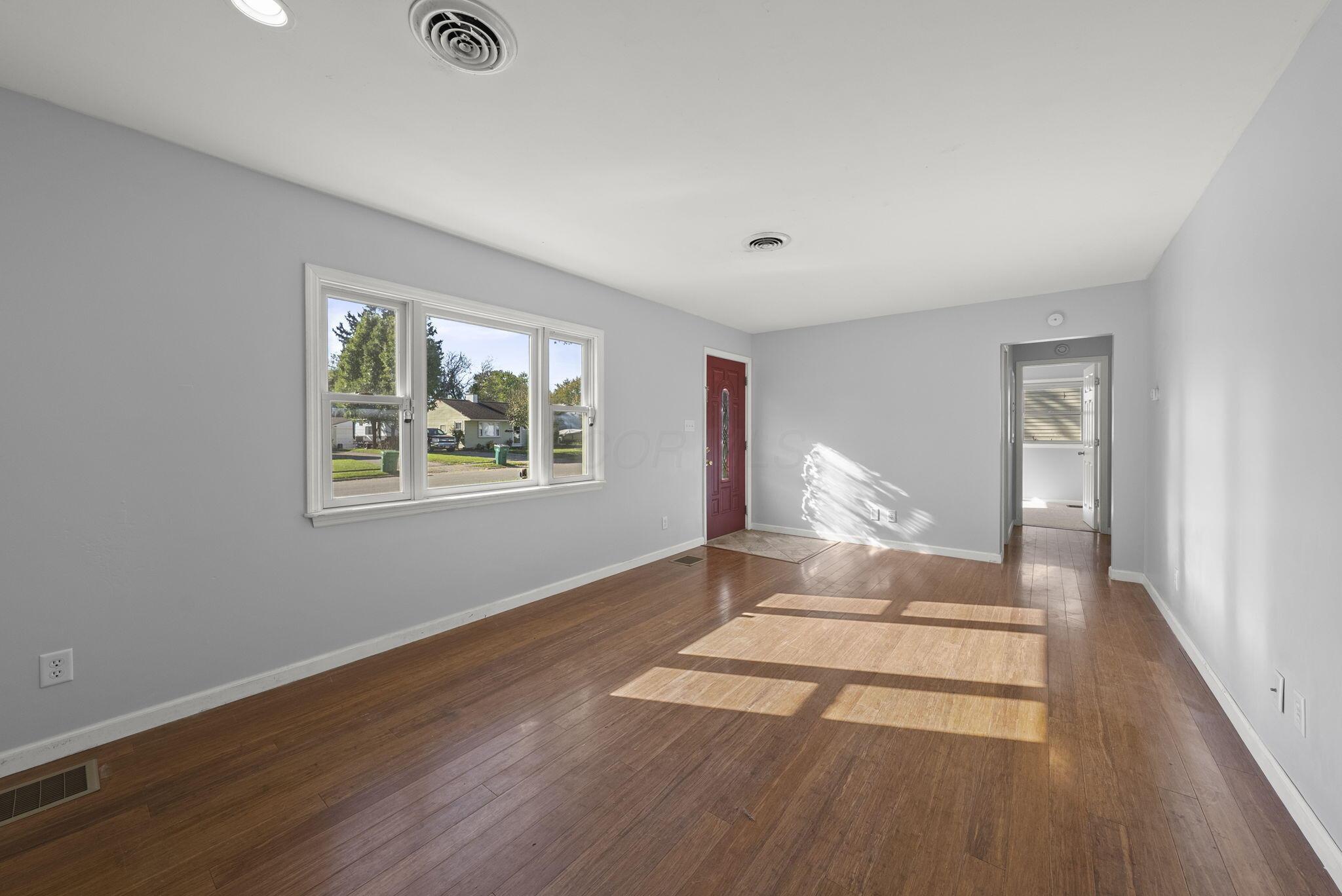 284 Madison Drive N Property Photo 3