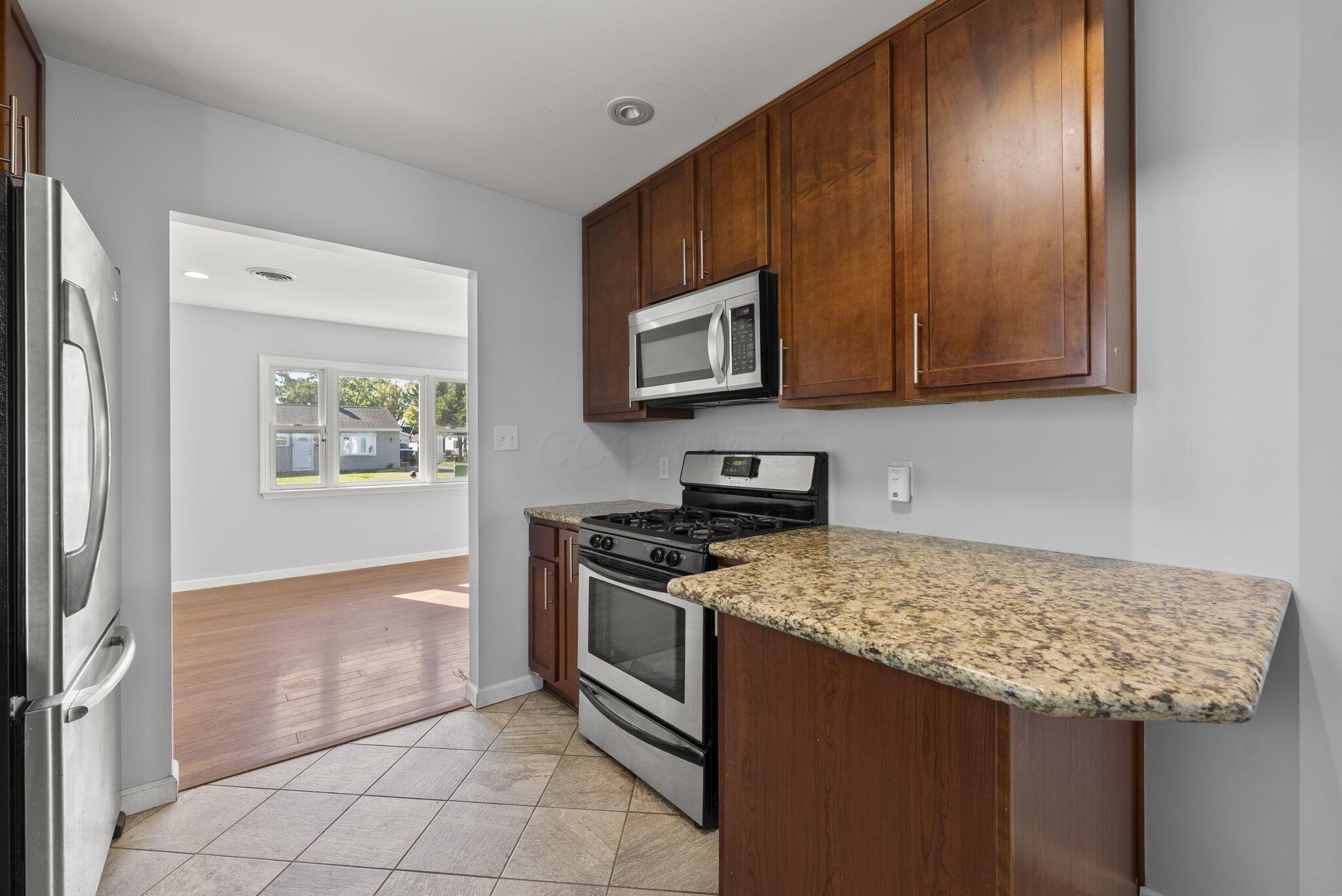 284 Madison Drive N Property Photo 5