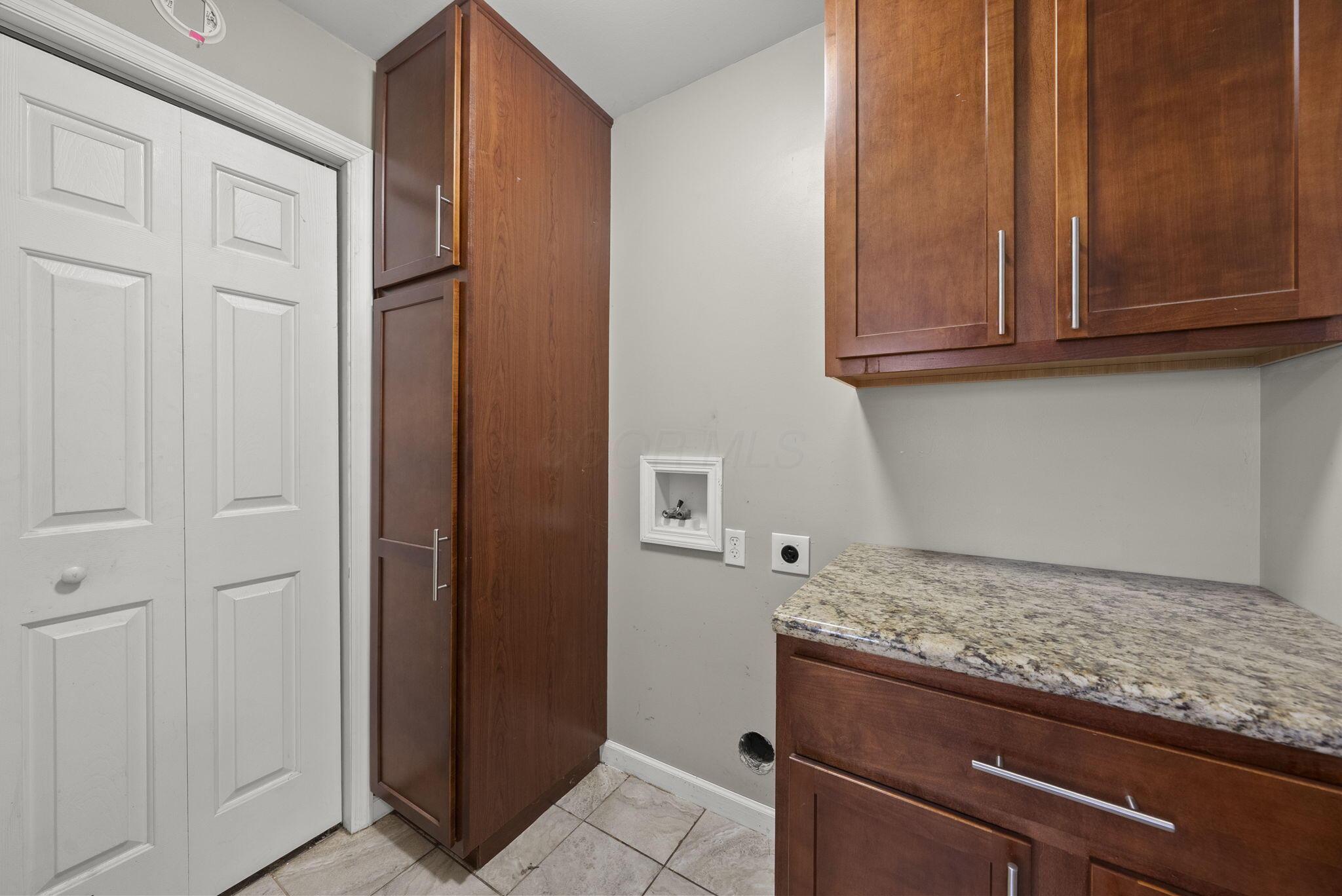 284 Madison Drive N Property Photo 8