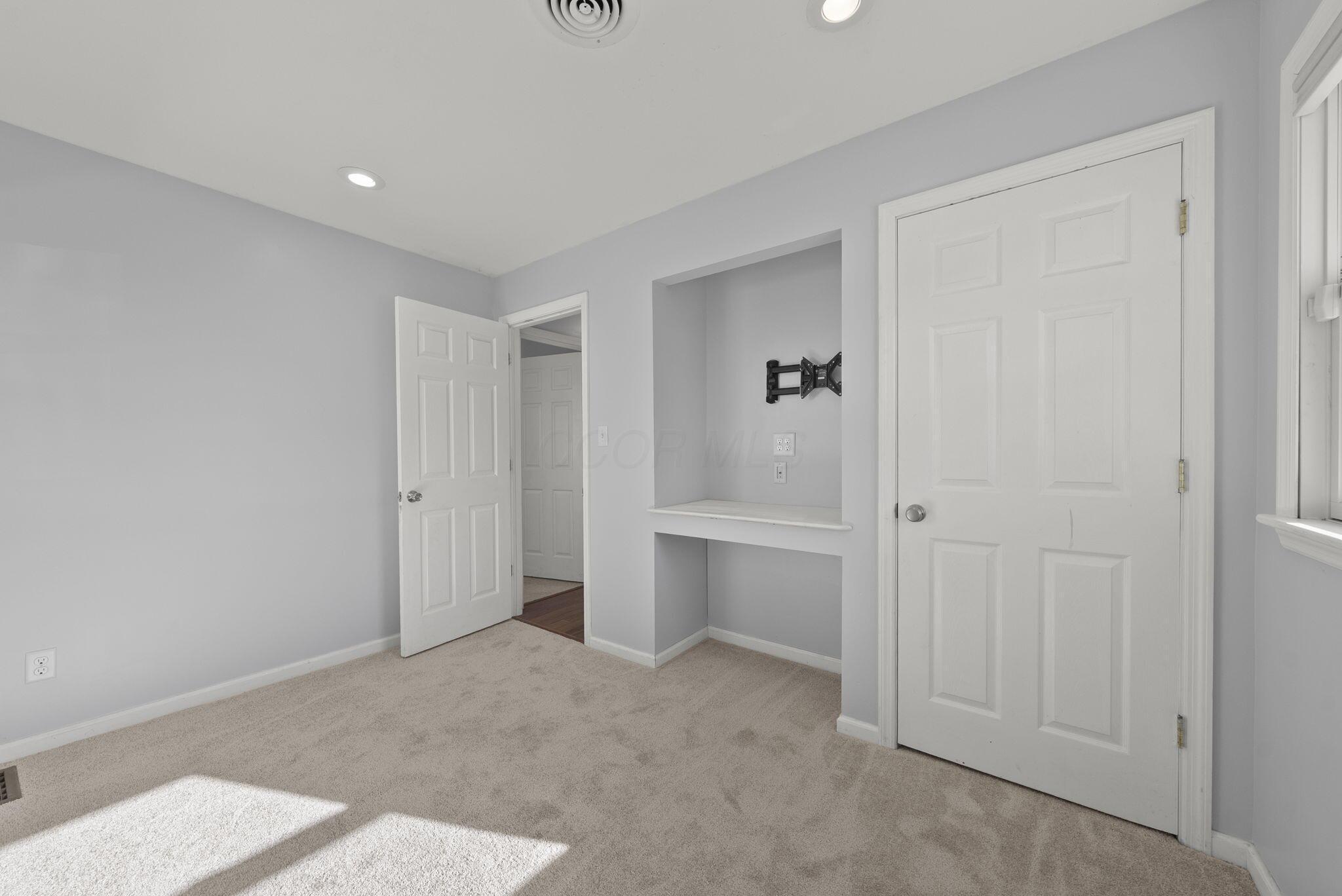 284 Madison Drive N Property Photo 15