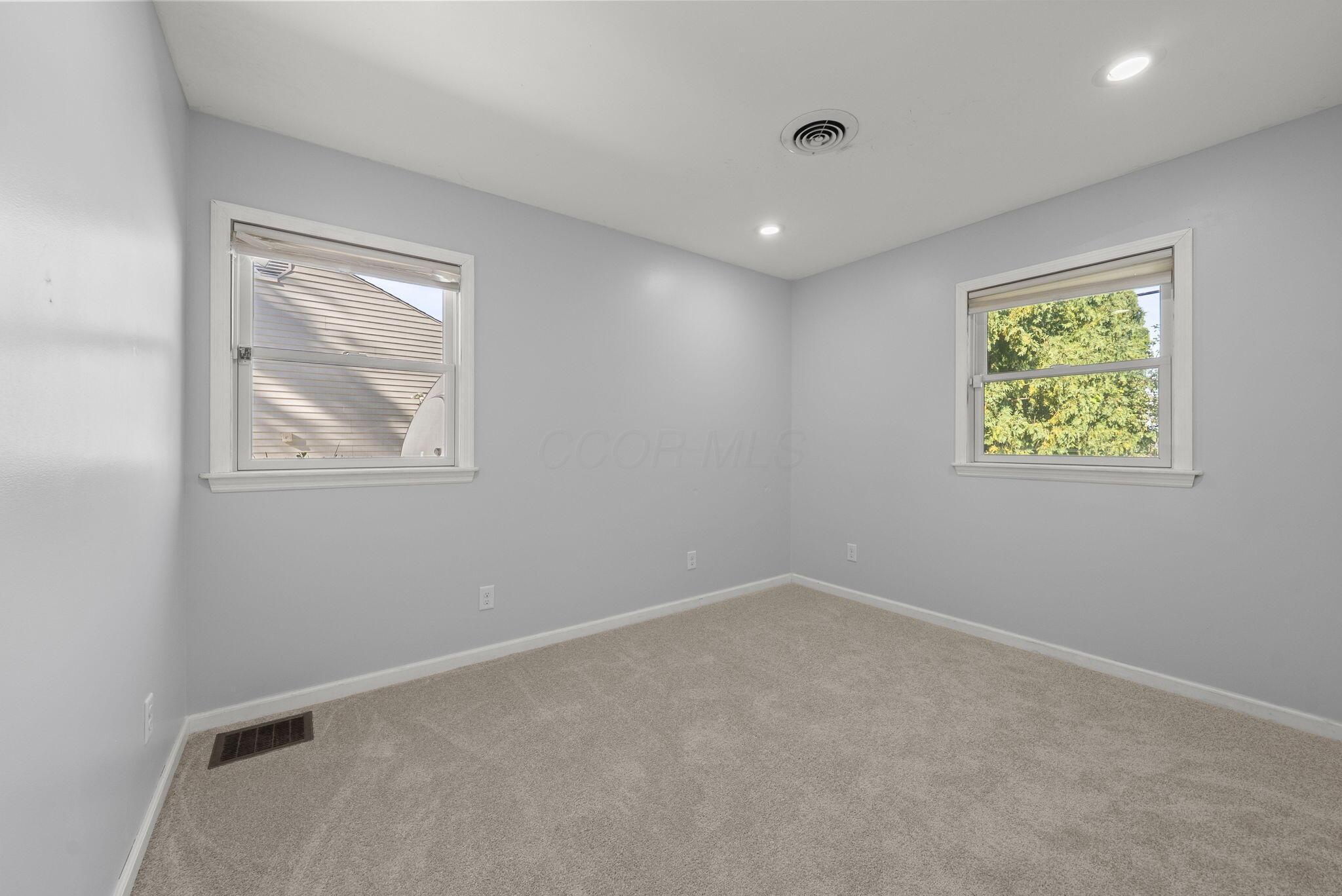 284 Madison Drive N Property Photo 16