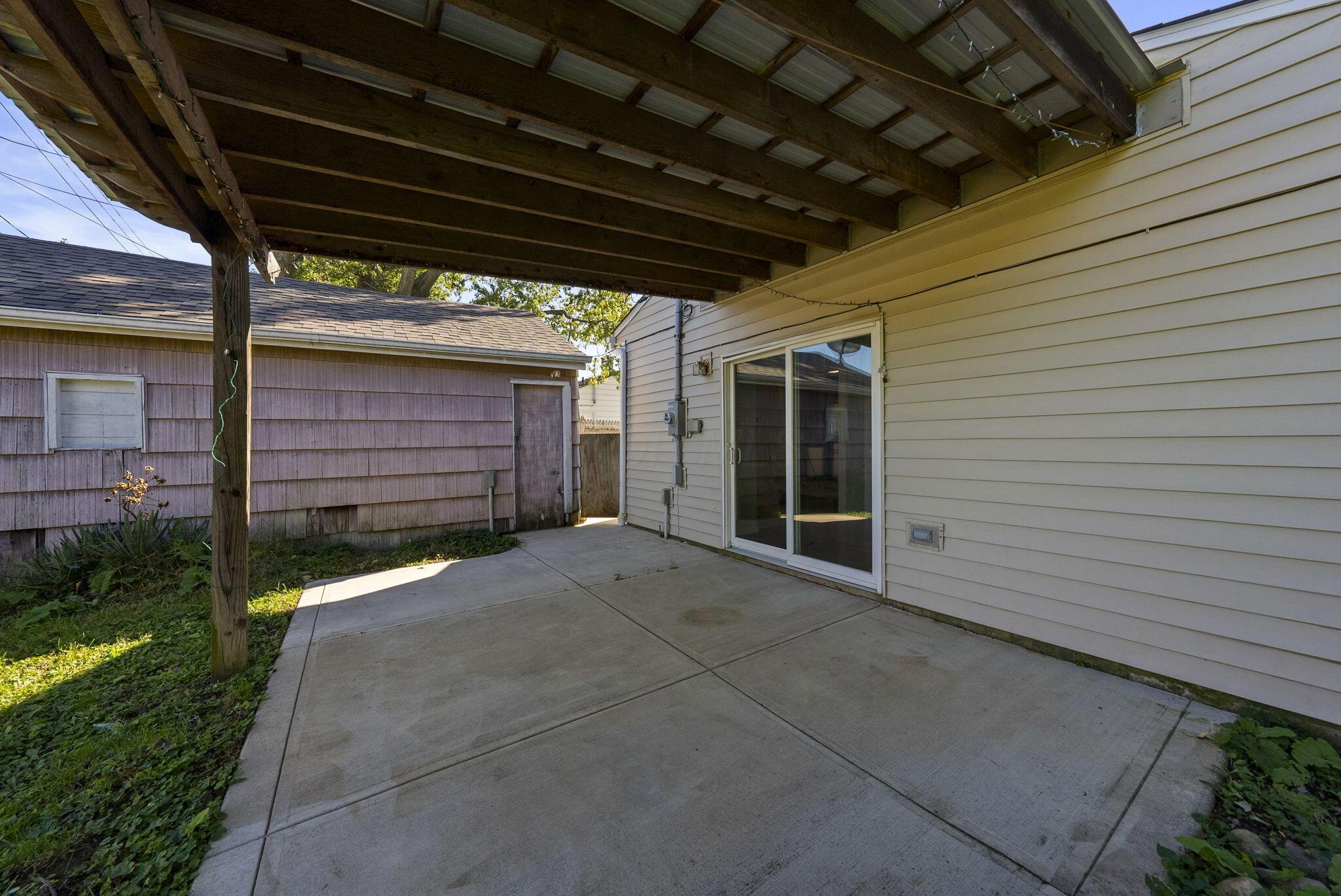 284 Madison Drive N Property Photo 24