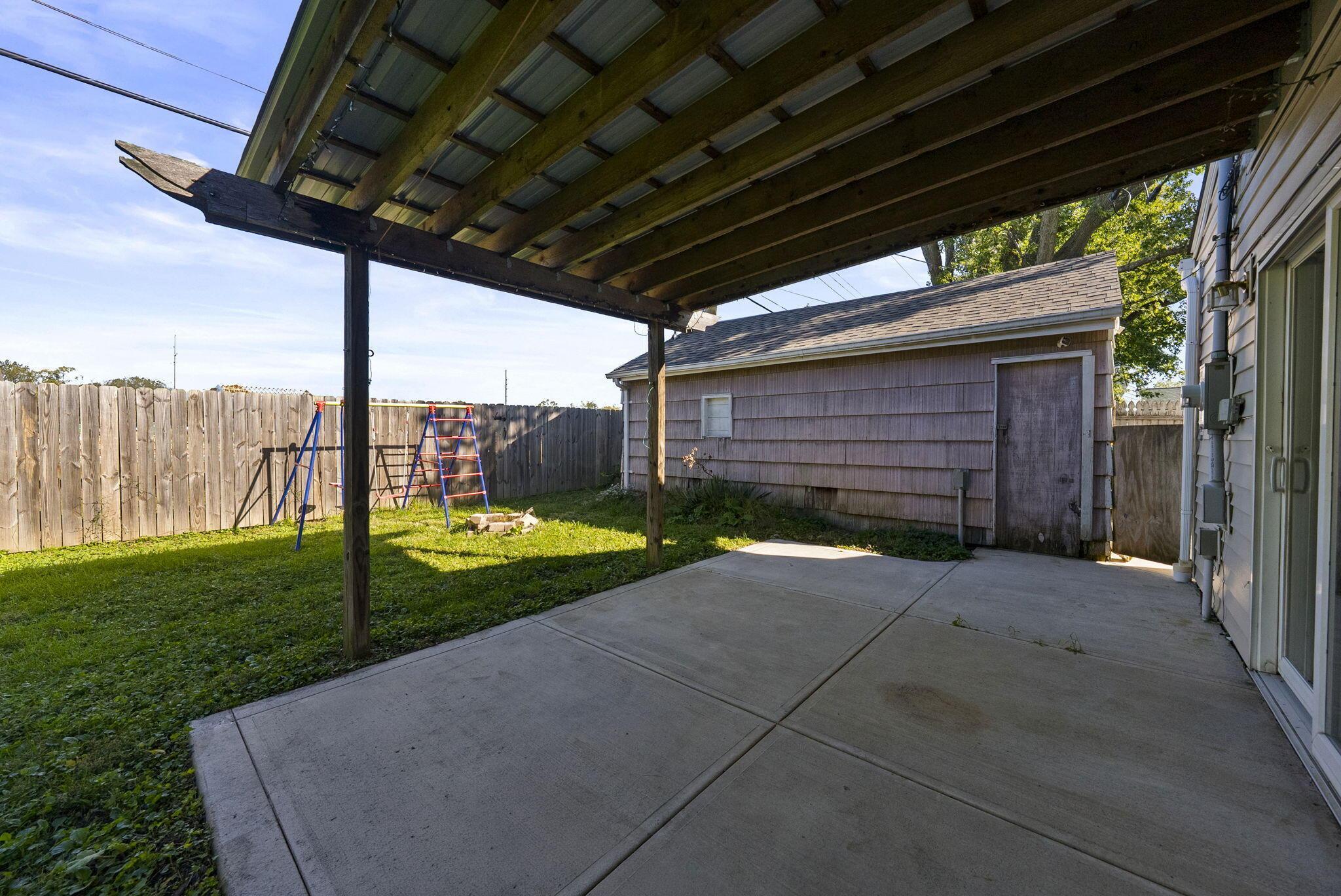 284 Madison Drive N Property Photo 25