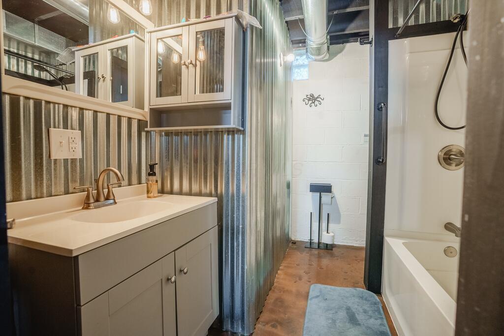 5200 Three Locks Road Property Photo 27