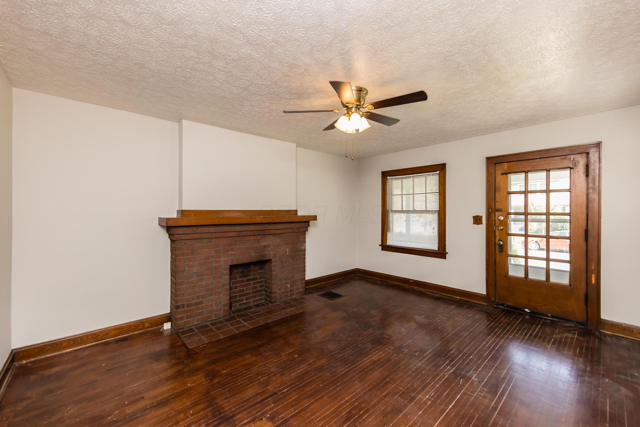 213 - 215 W Weber Road Property Photo 5
