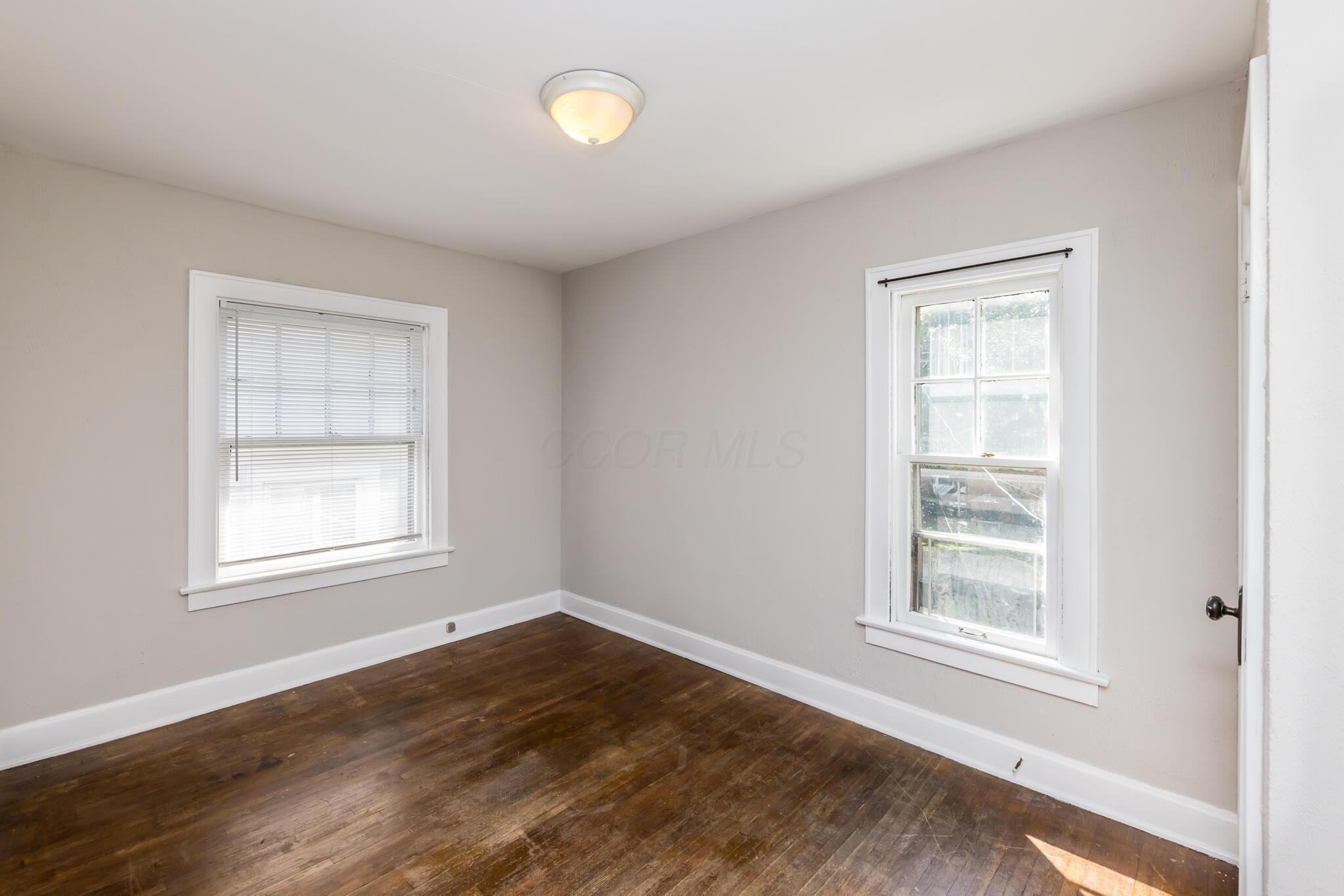 213 - 215 W Weber Road Property Photo 18