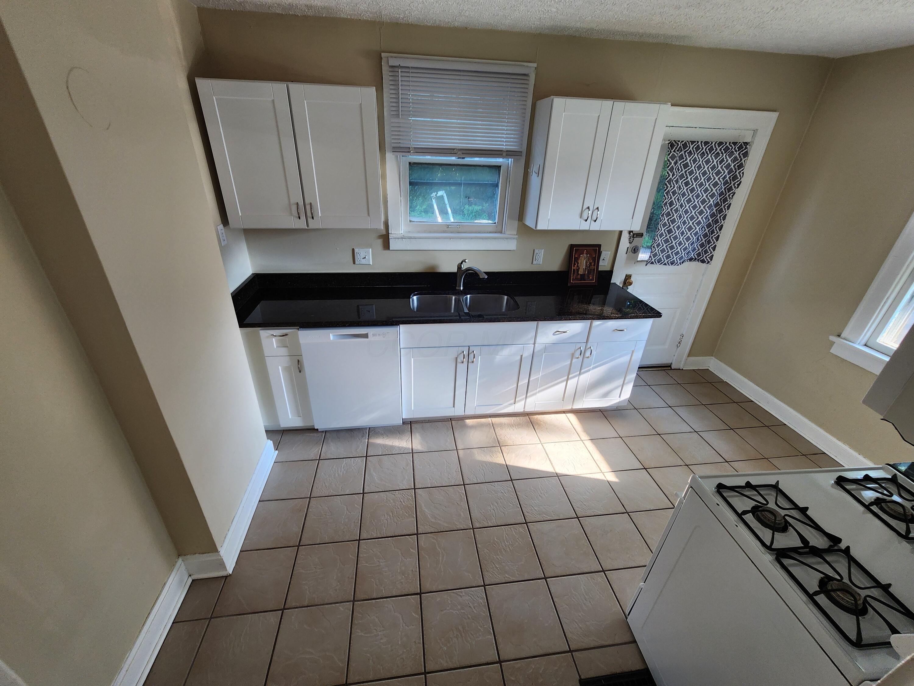 213 - 215 W Weber Road Property Photo 38