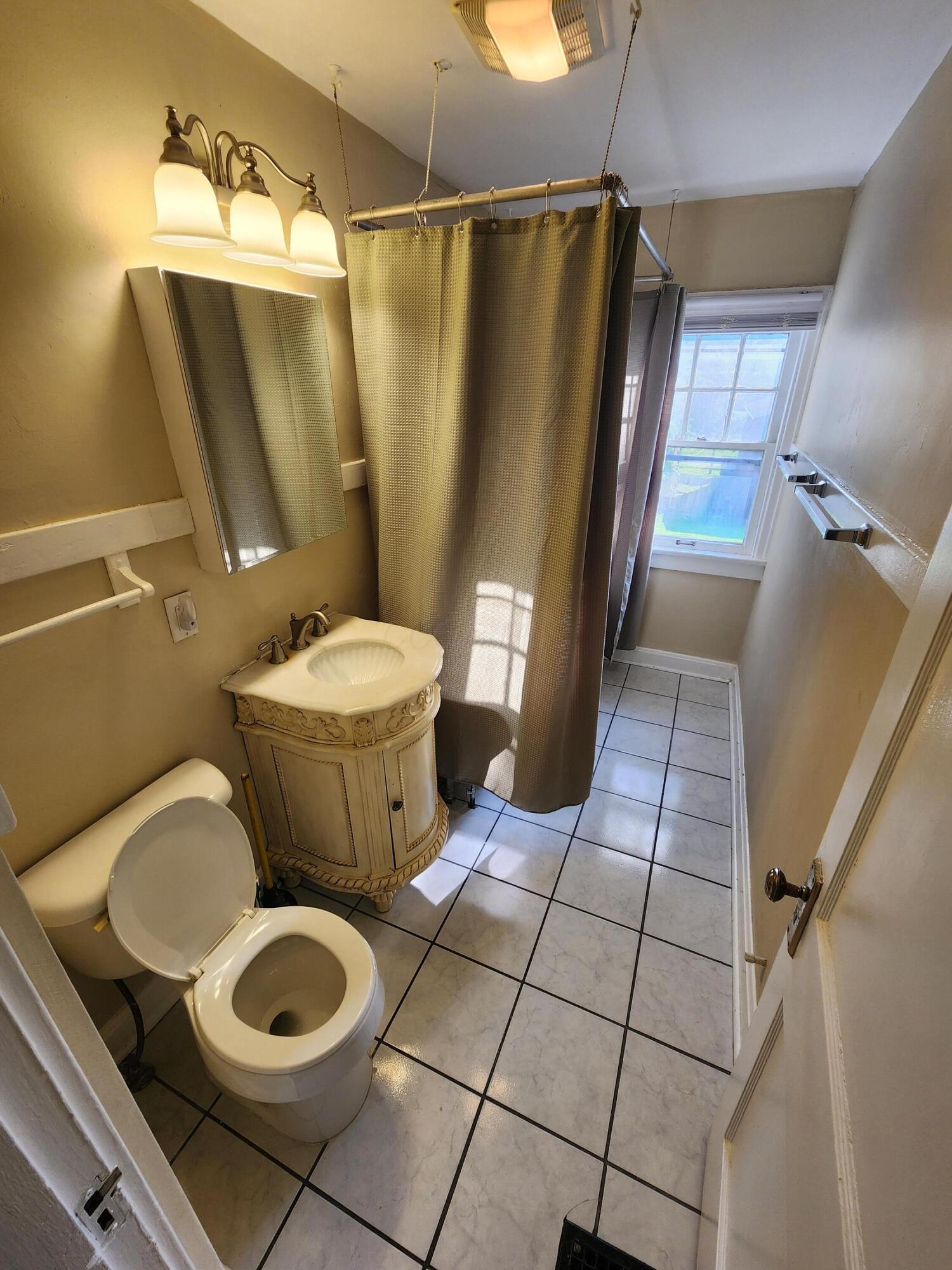 213 - 215 W Weber Road Property Photo 43