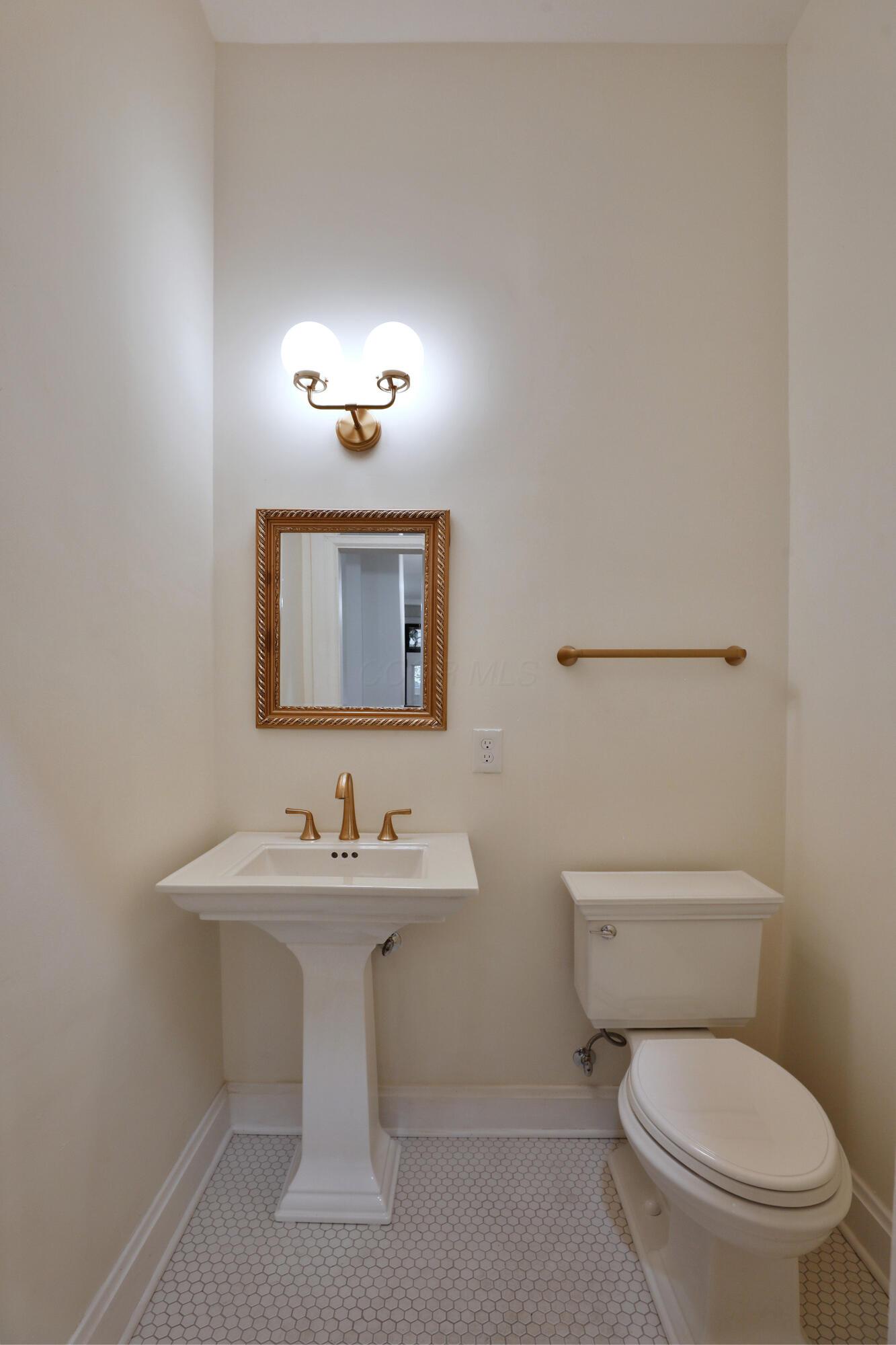 332 W 6th Avenue Property Photo 18
