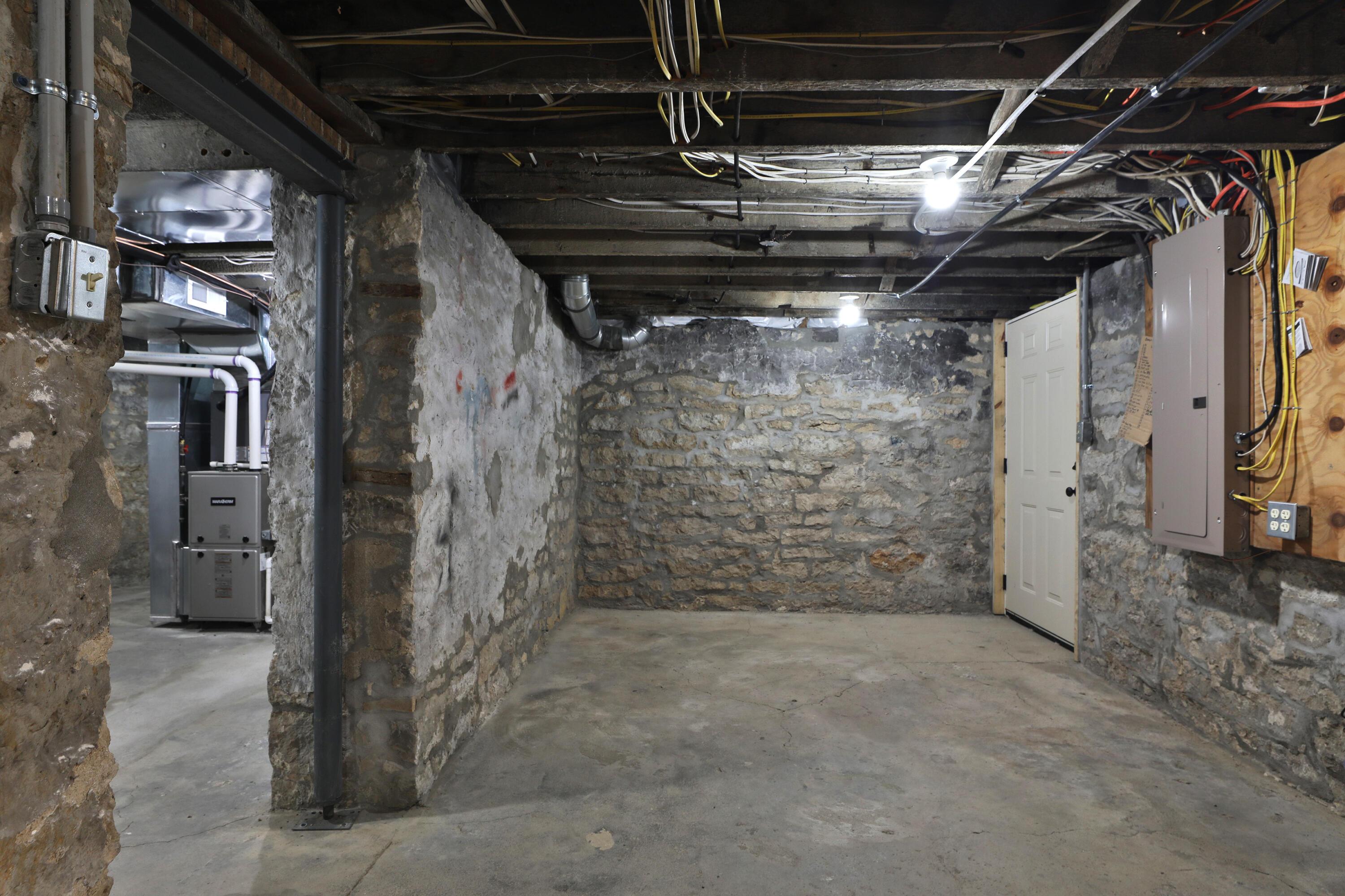 332 W 6th Avenue Property Photo 83