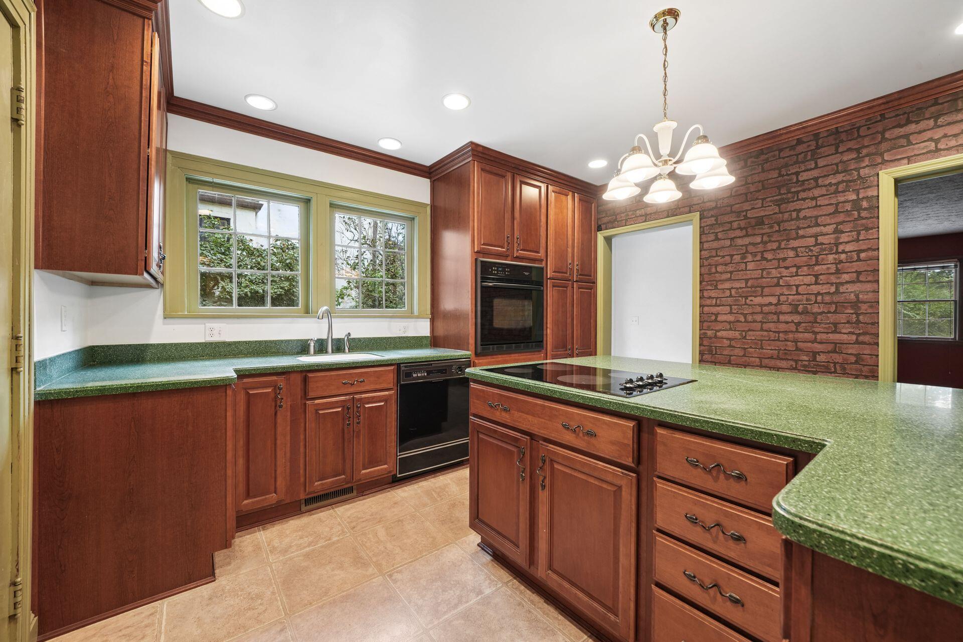 110 Griswold Street Property Photo 4