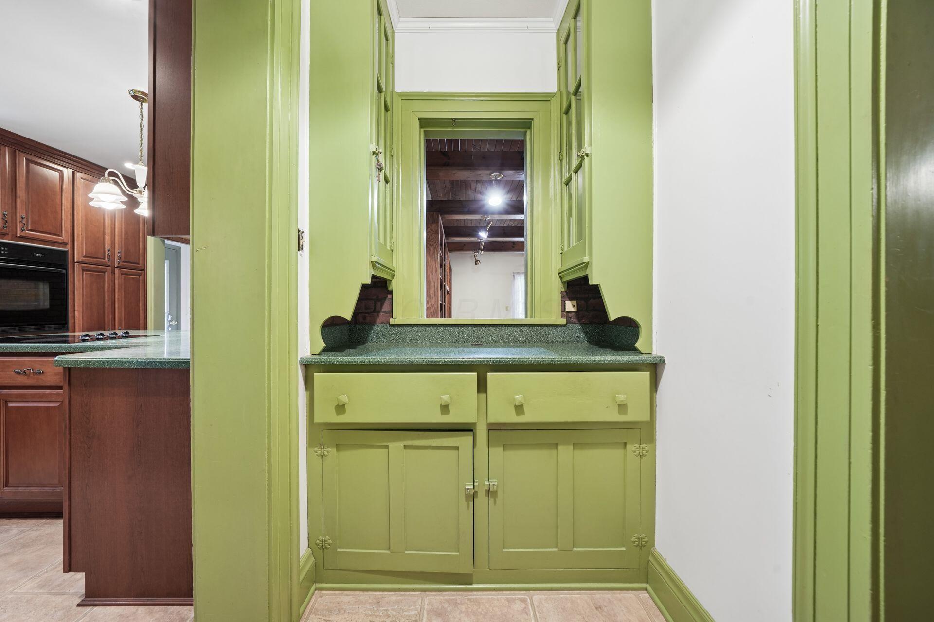 110 Griswold Street Property Photo 23