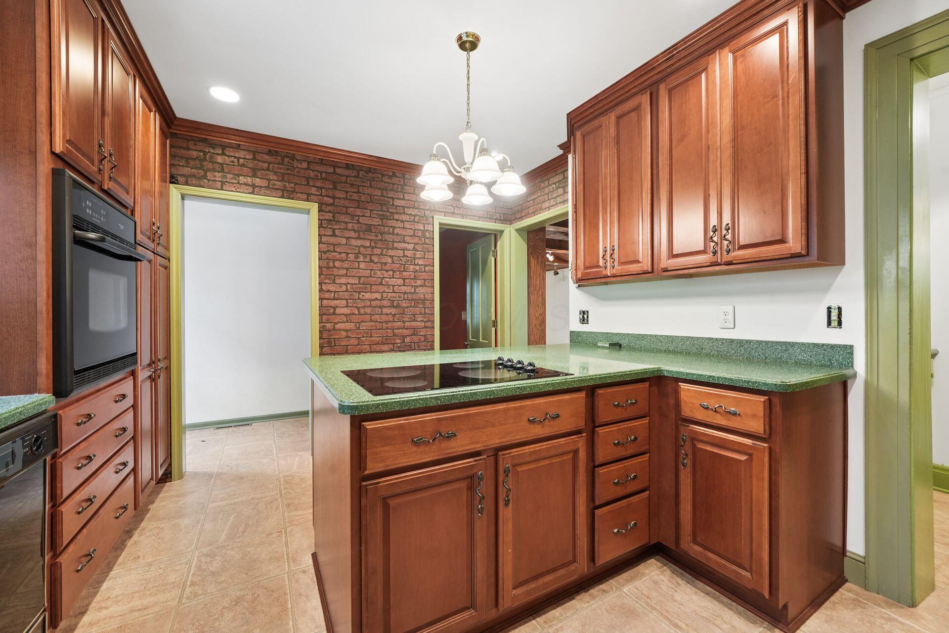 110 Griswold Street Property Photo 25