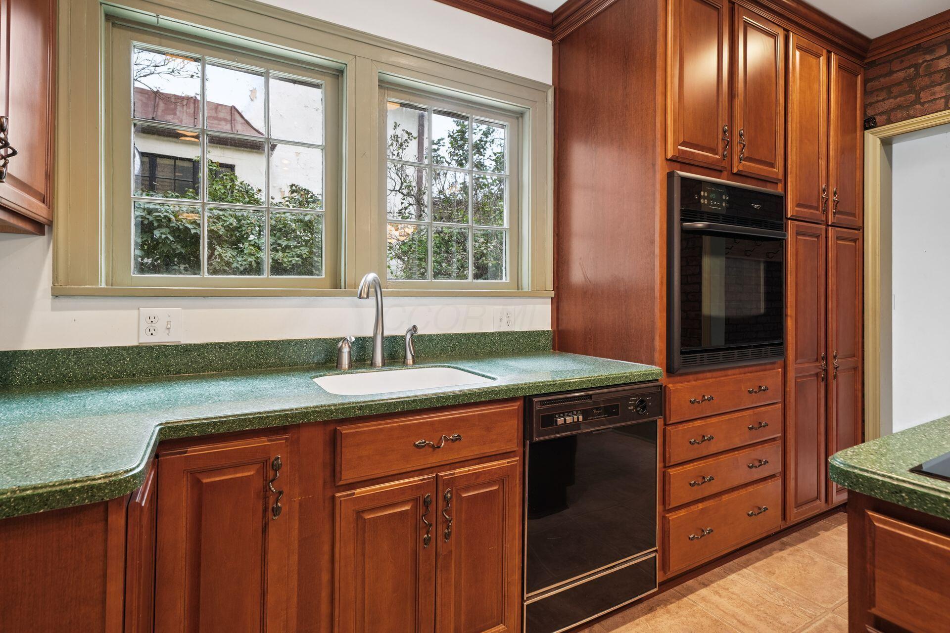 110 Griswold Street Property Photo 27