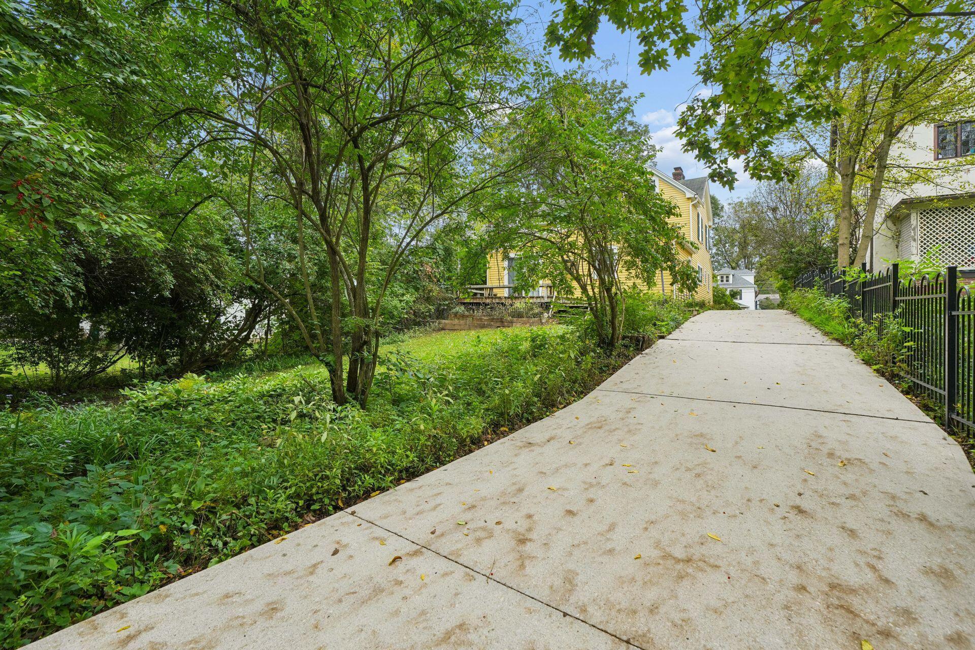 110 Griswold Street Property Photo 39