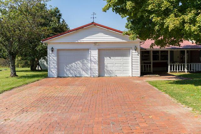 21455 Mccoy Road Property Photo 4