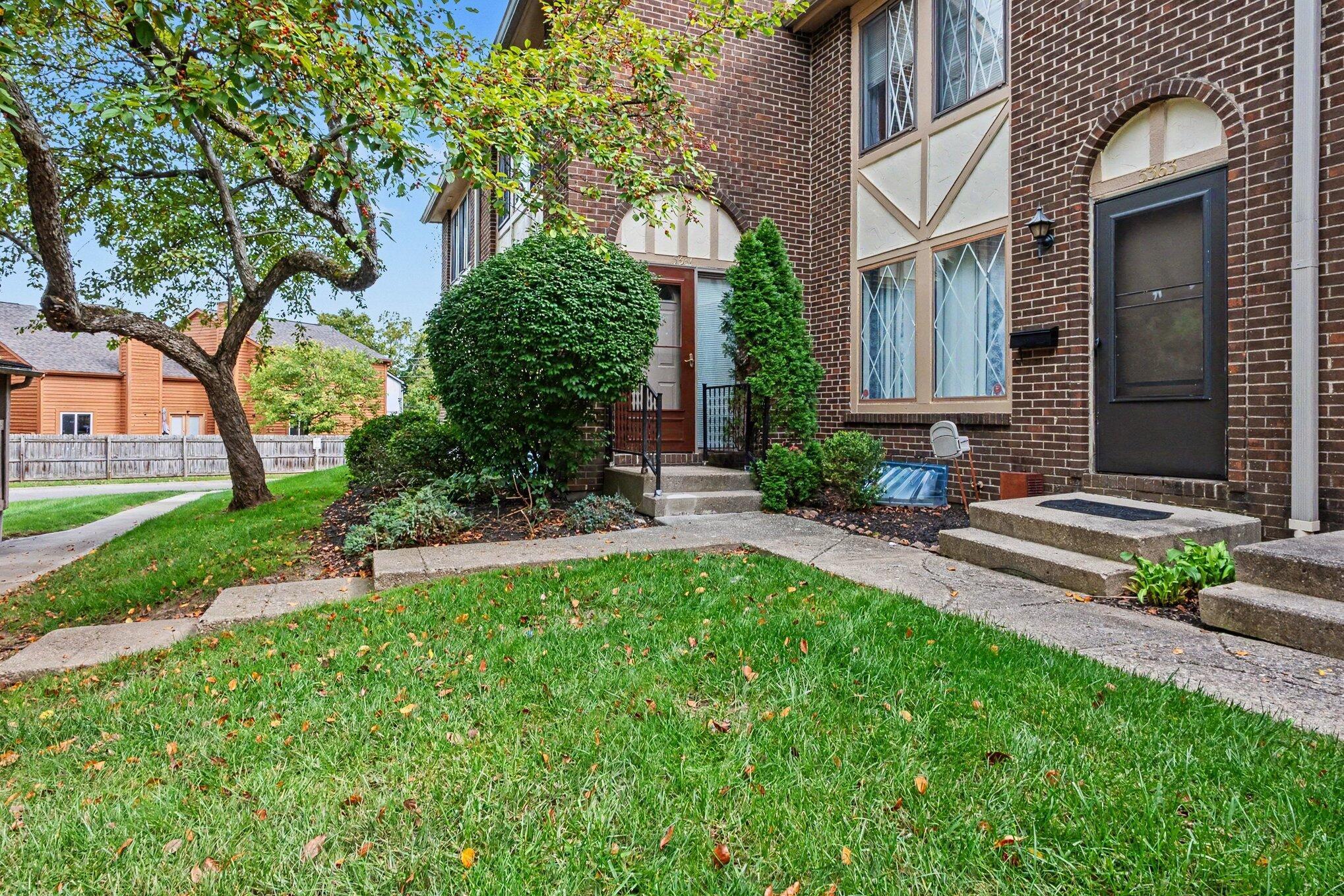 5361 Valley Lane E, Z67 Property Photo 1