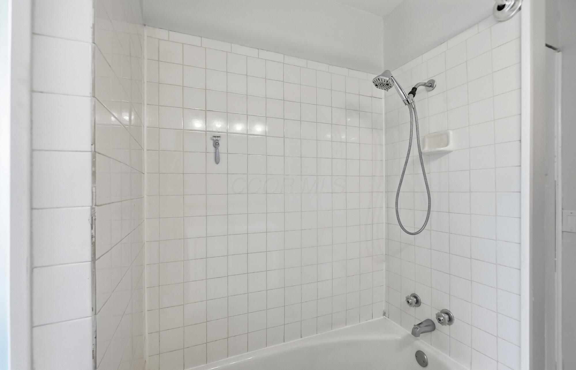 964 Lockbourne Road Property Photo 18