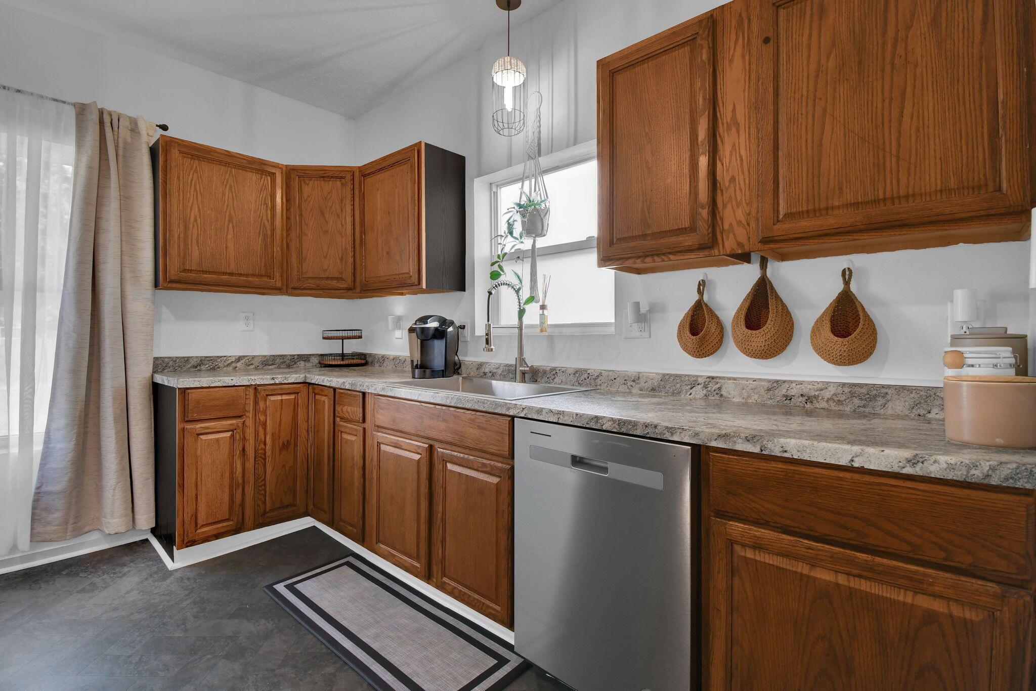 305 Madison Avenue Property Photo 10