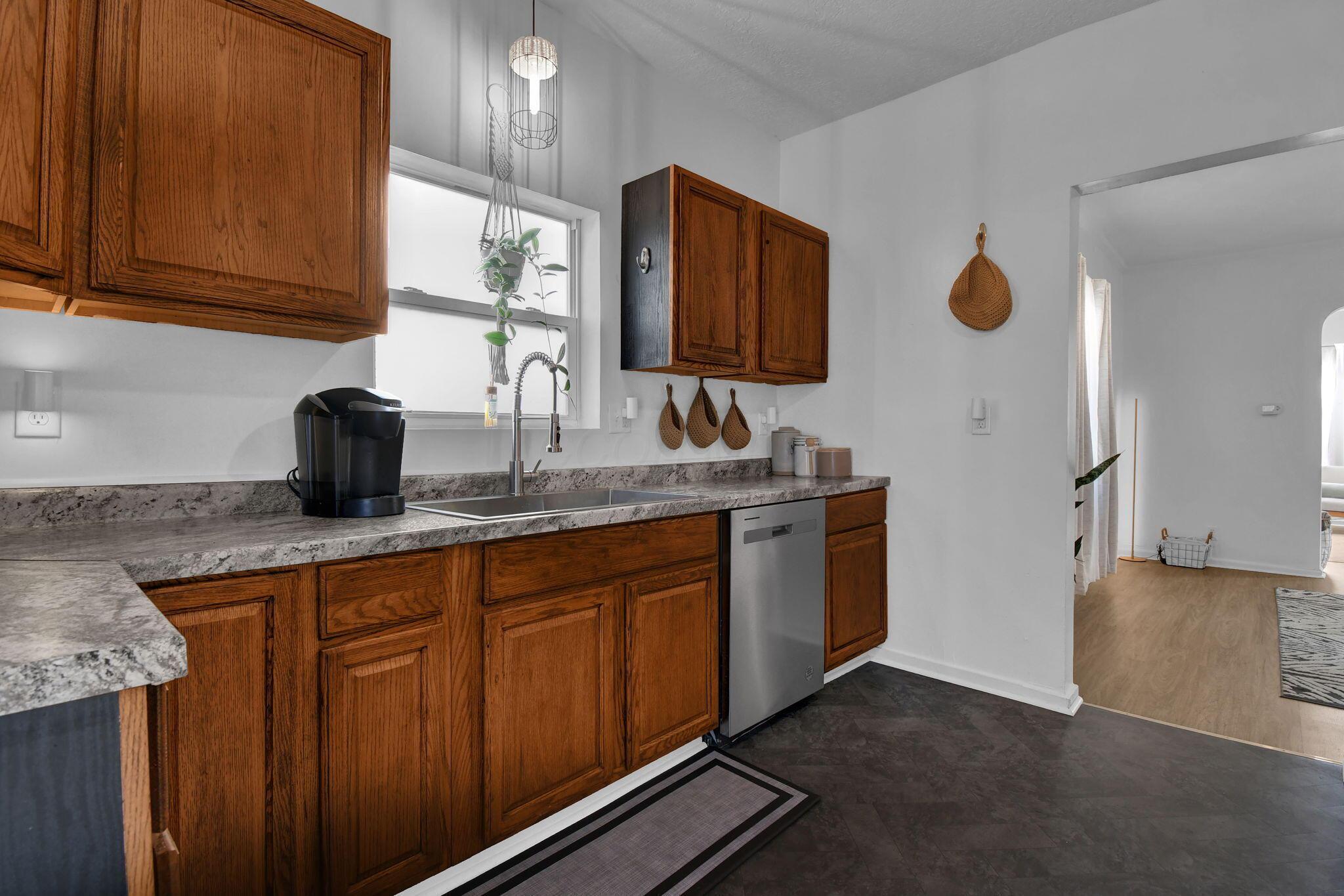 305 Madison Avenue Property Photo 13