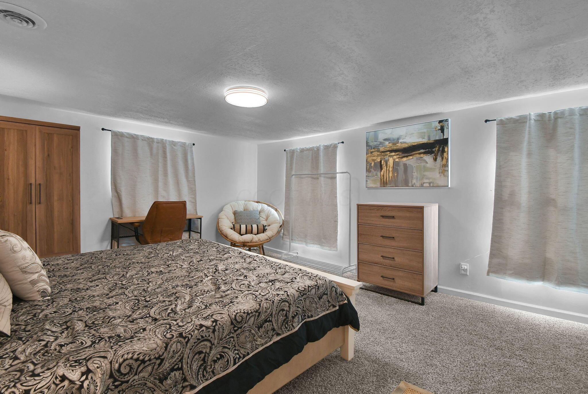 305 Madison Avenue Property Photo 15