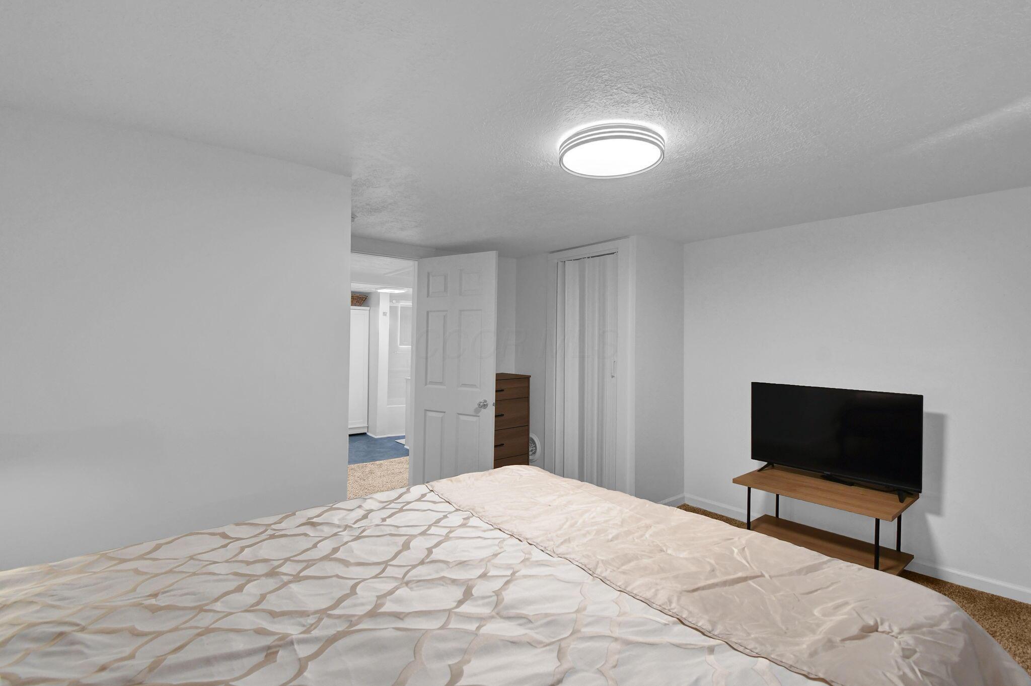 305 Madison Avenue Property Photo 18