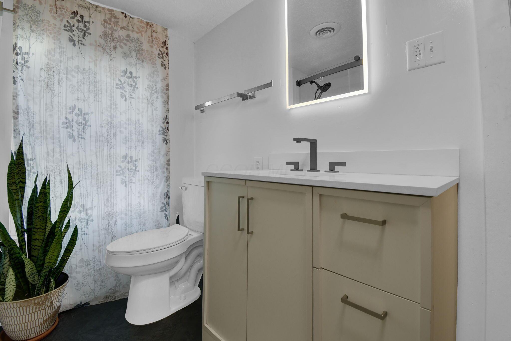 305 Madison Avenue Property Photo 20