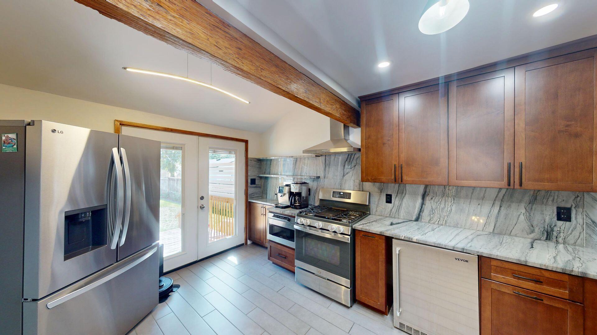 563 Melrose Avenue Property Photo 10