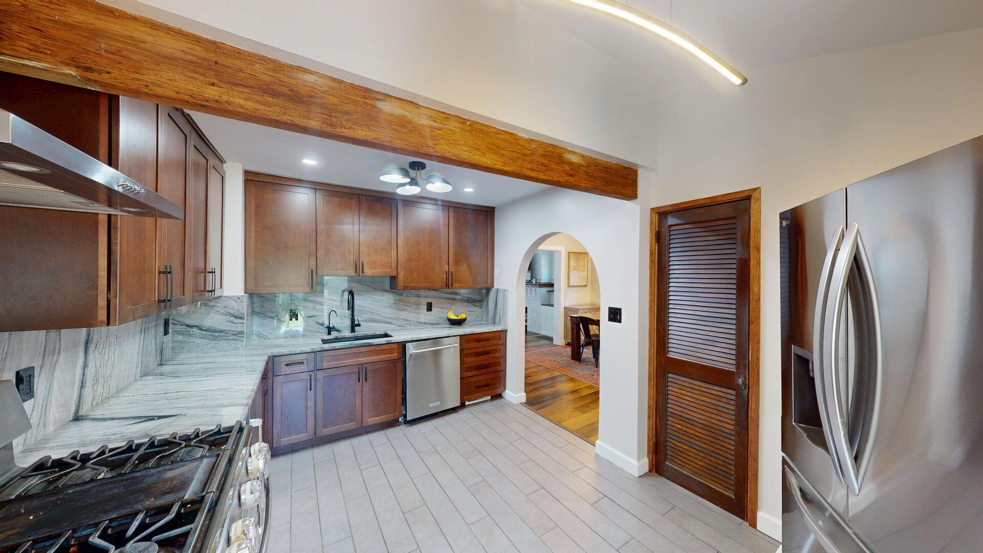563 Melrose Avenue Property Photo 12