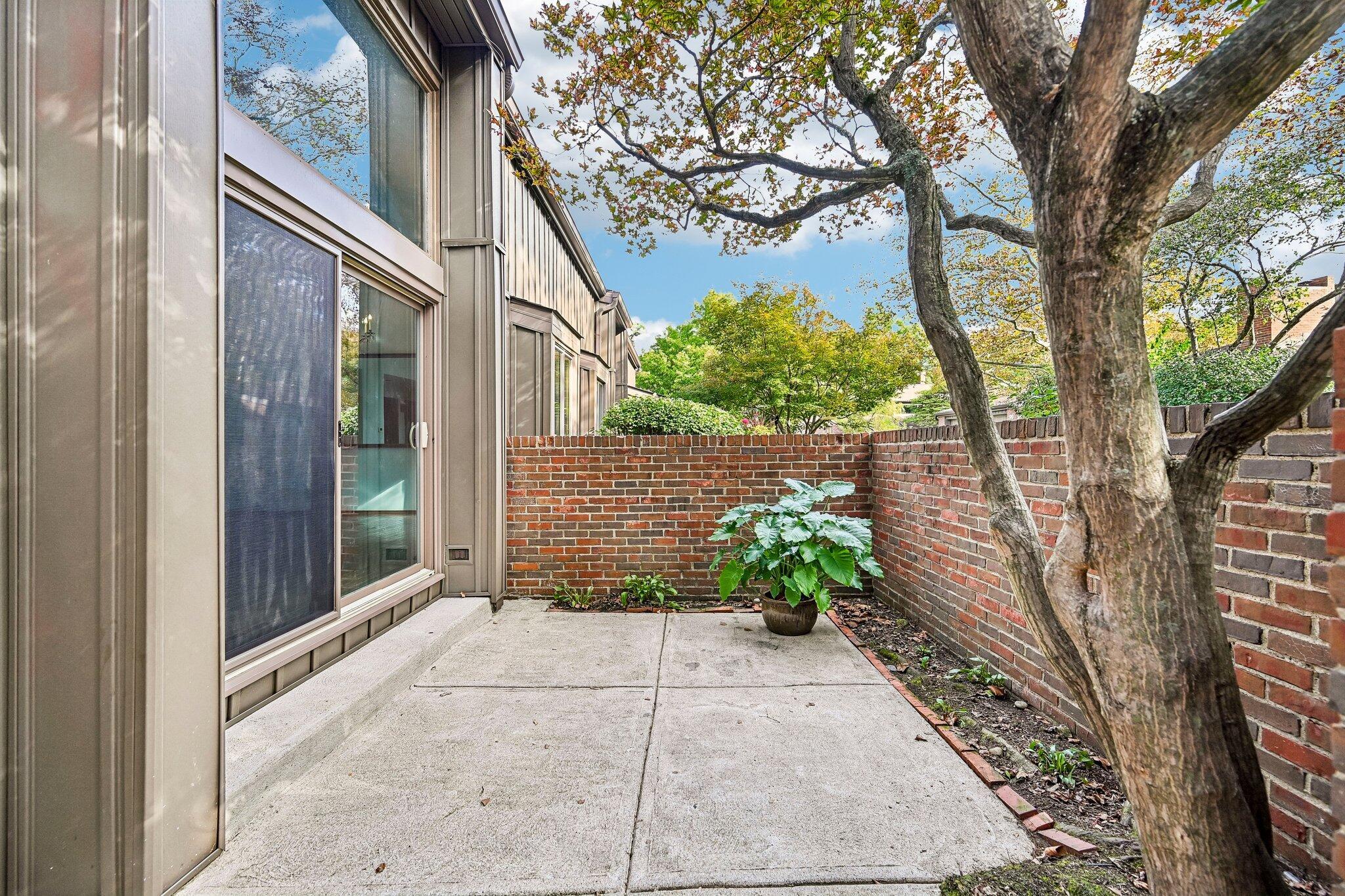 95 Glen Drive Property Photo 3