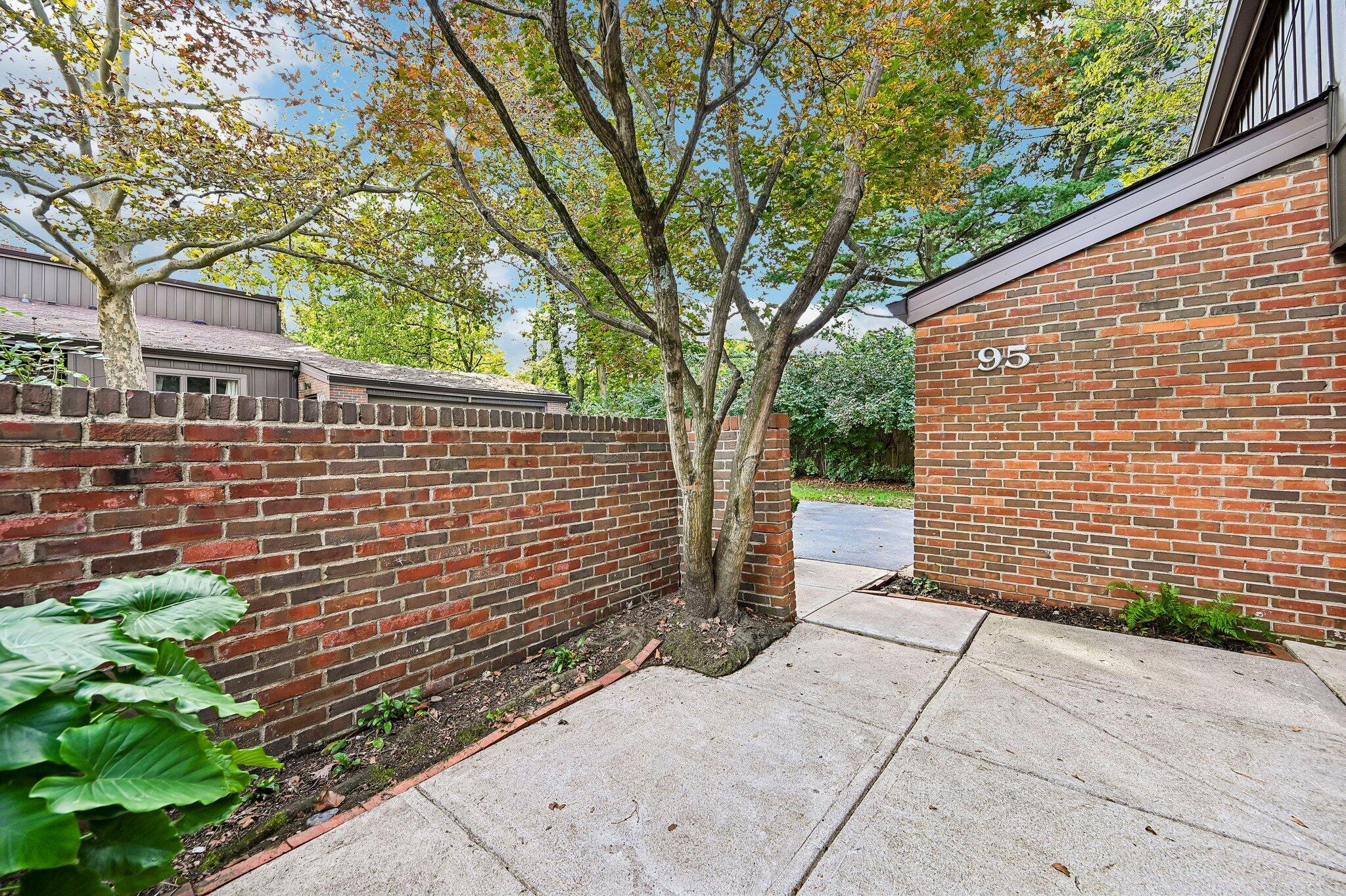 95 Glen Drive Property Photo 4