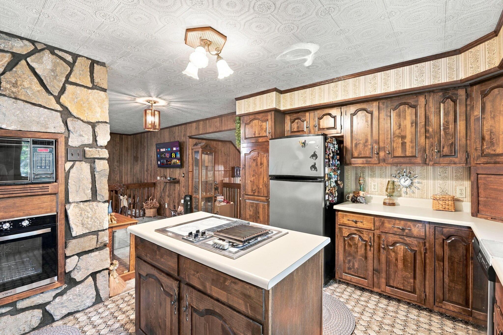 34199 Keller Road Property Photo 17