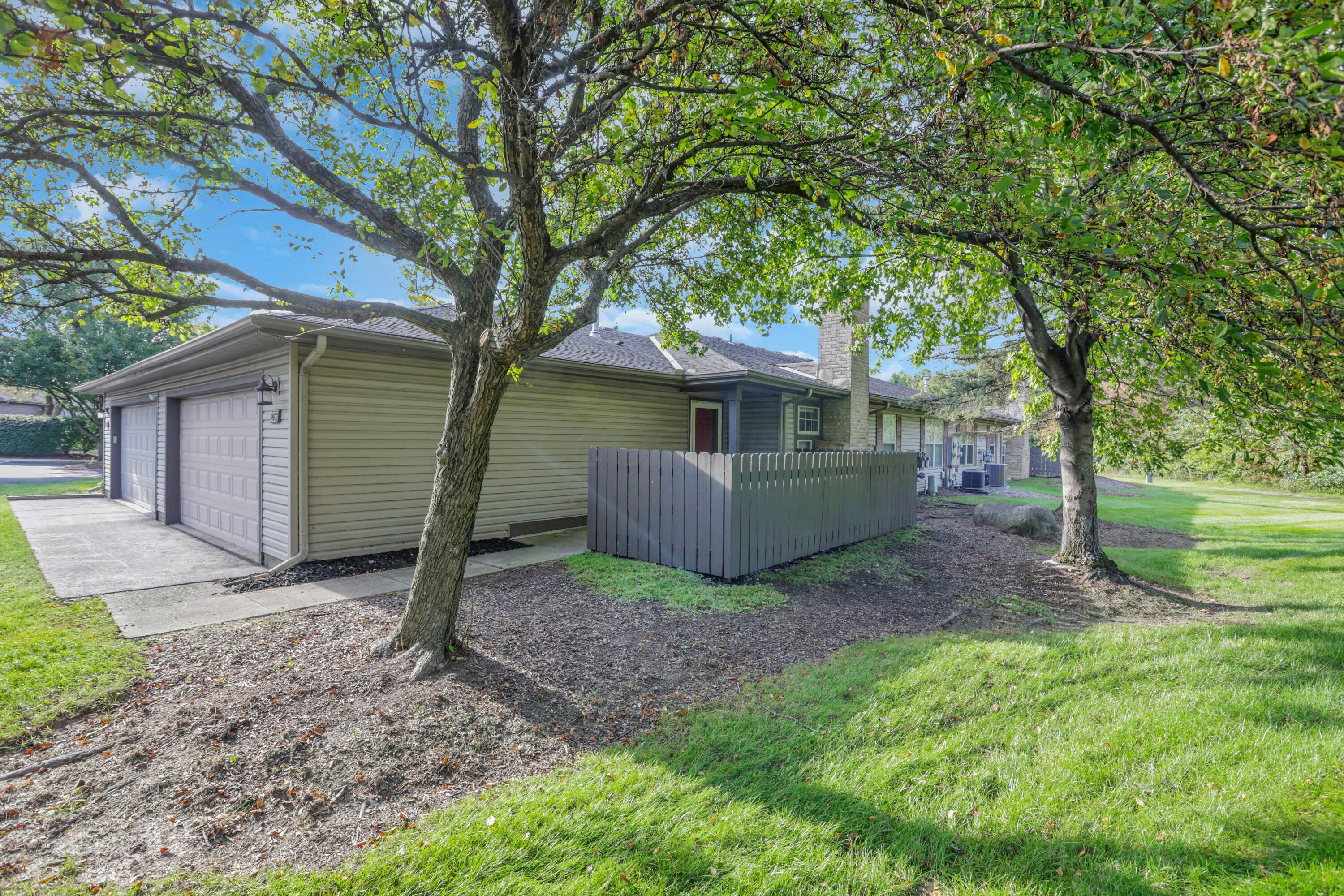 2755 Brittany Oaks Boulevard Property Photo 1