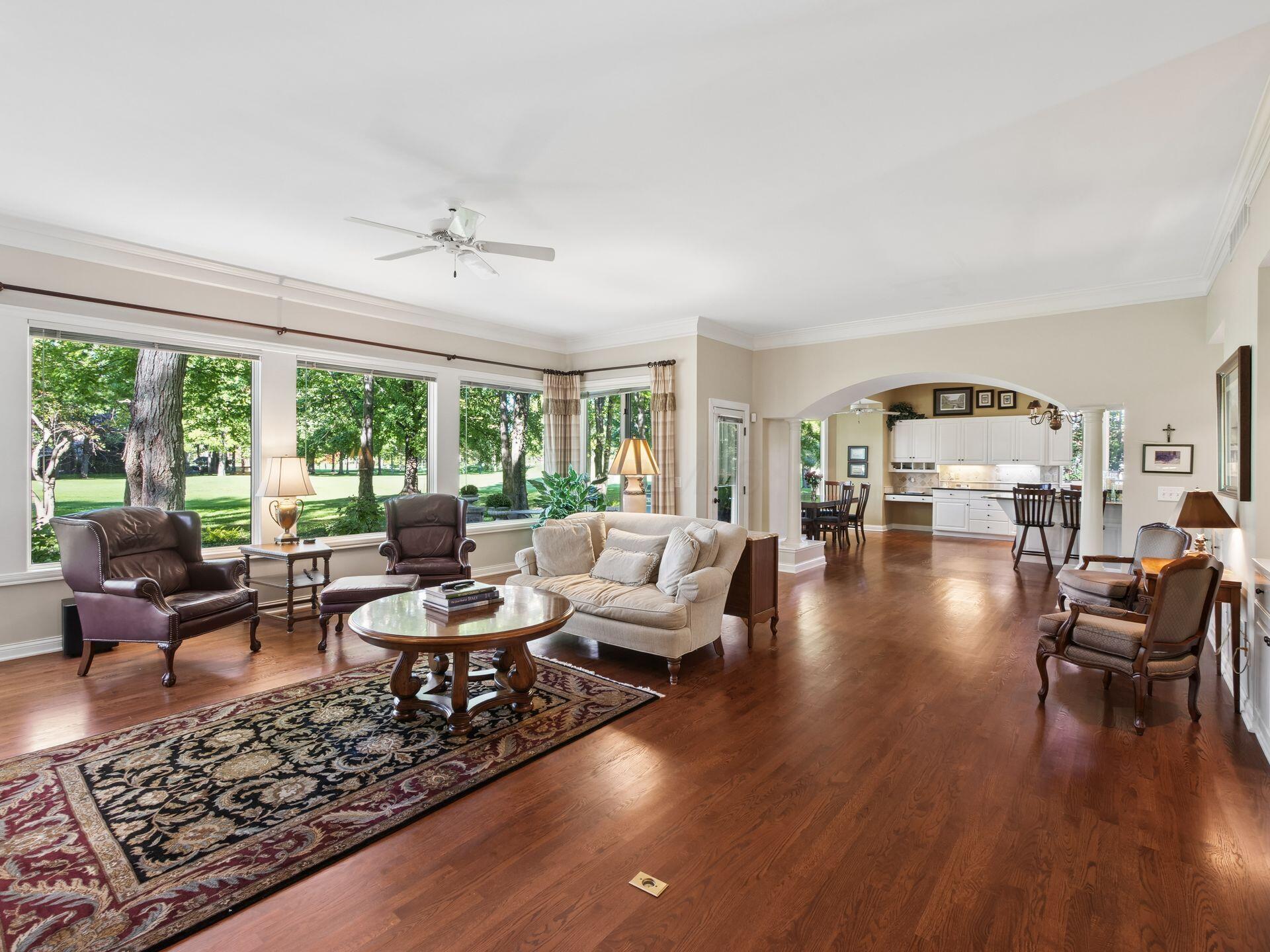 10541 Wellington Boulevard Property Photo 3