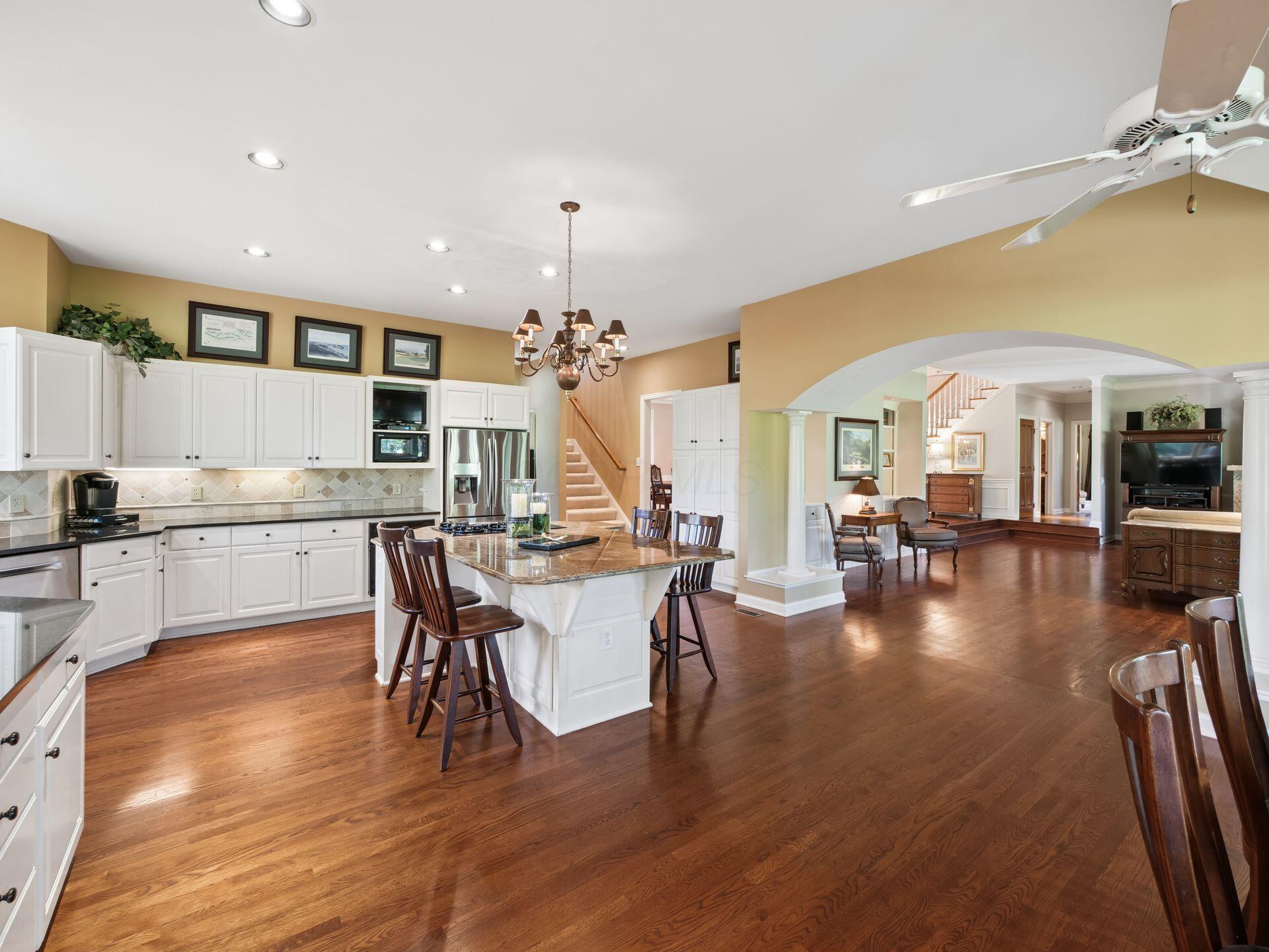 10541 Wellington Boulevard Property Photo 24