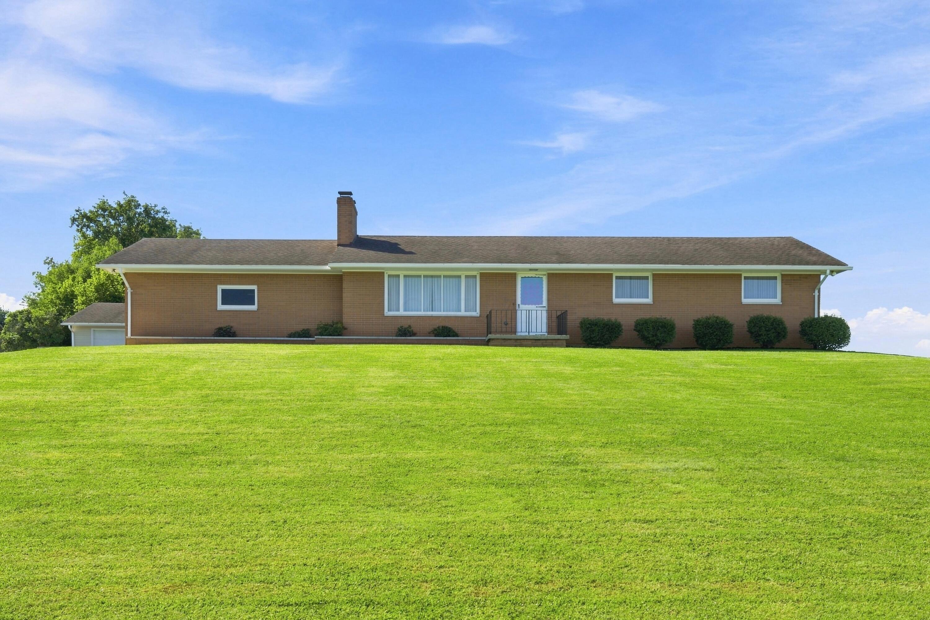 2464 Lees Road Property Photo 1