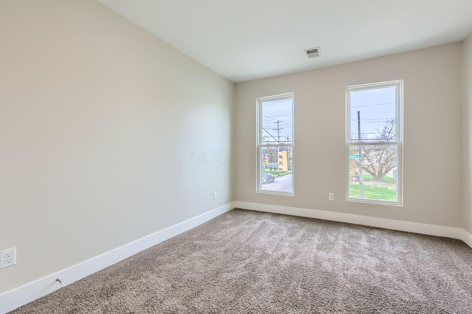 436-438 S Champion Avenue Property Photo 4