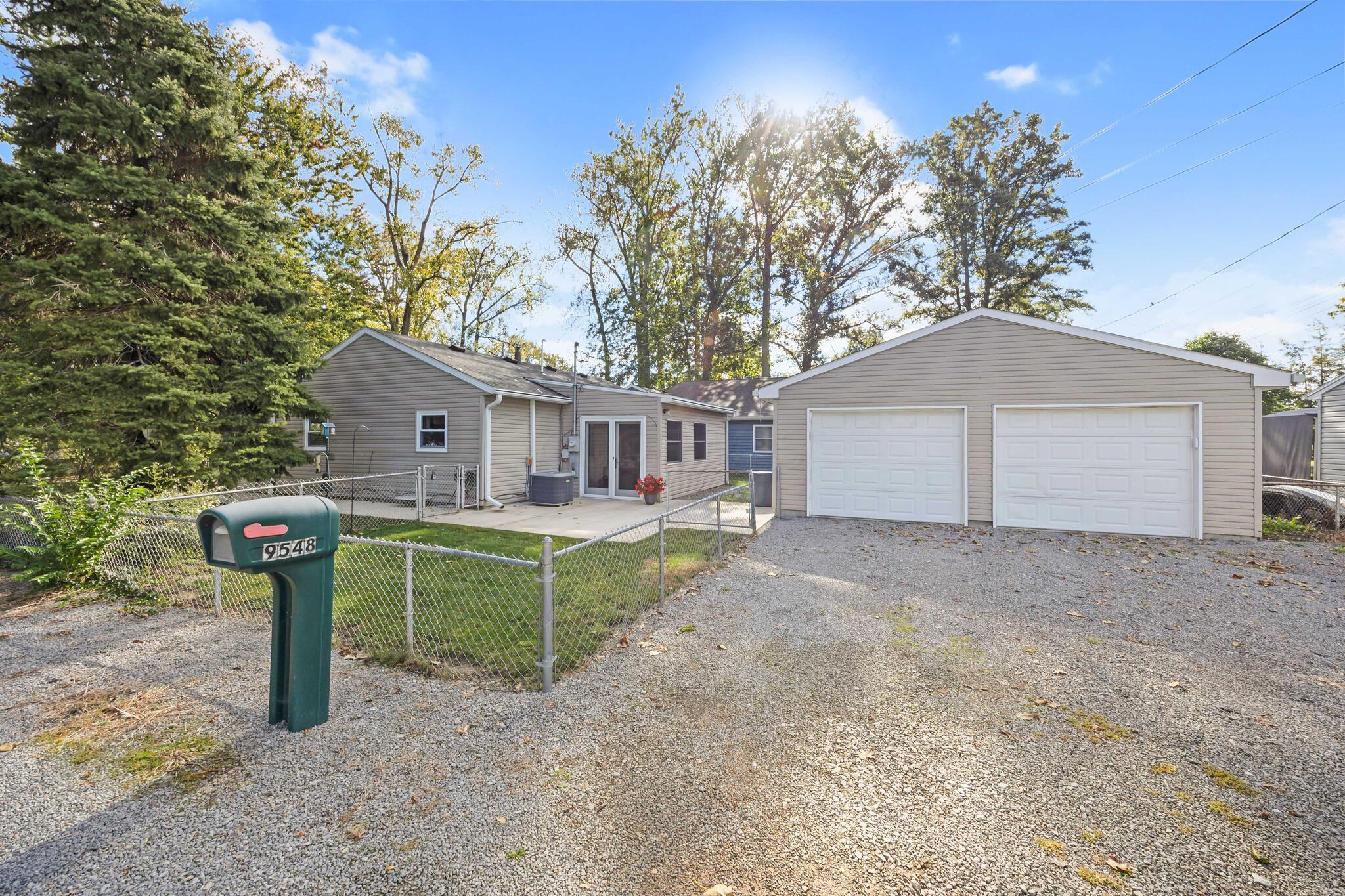 9548 Lakeshore Drive E Property Photo 1