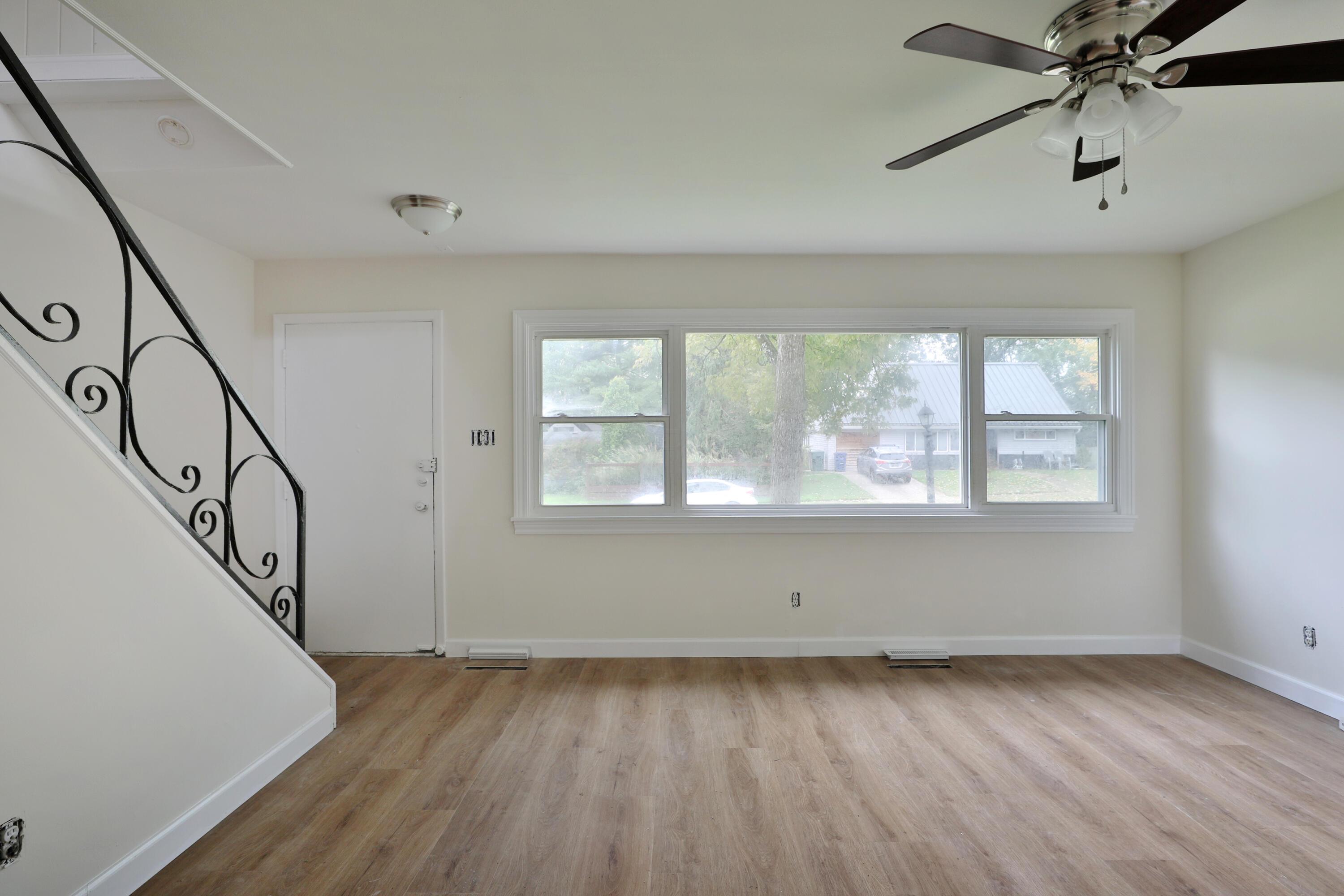 1044 Caniff Road Property Photo 4