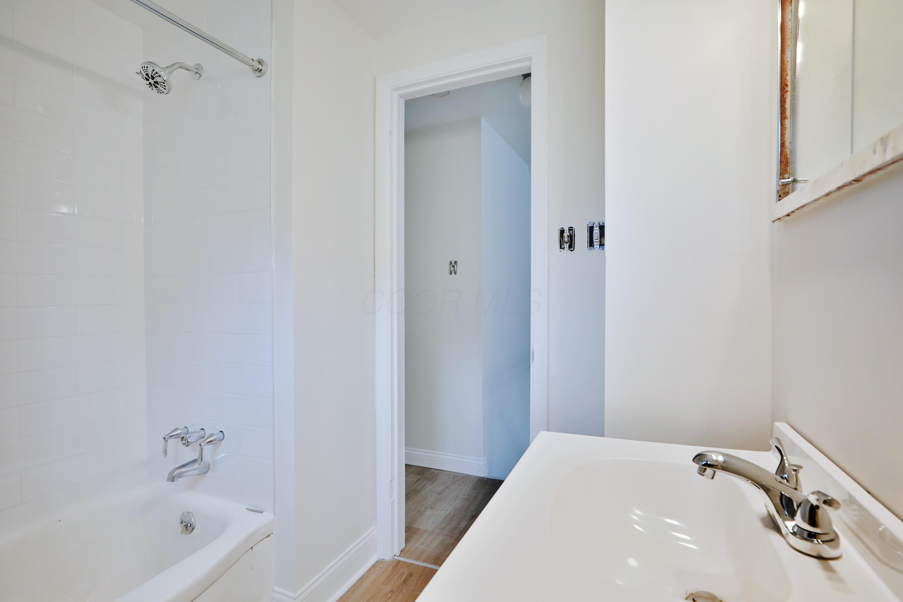 1044 Caniff Road Property Photo 27