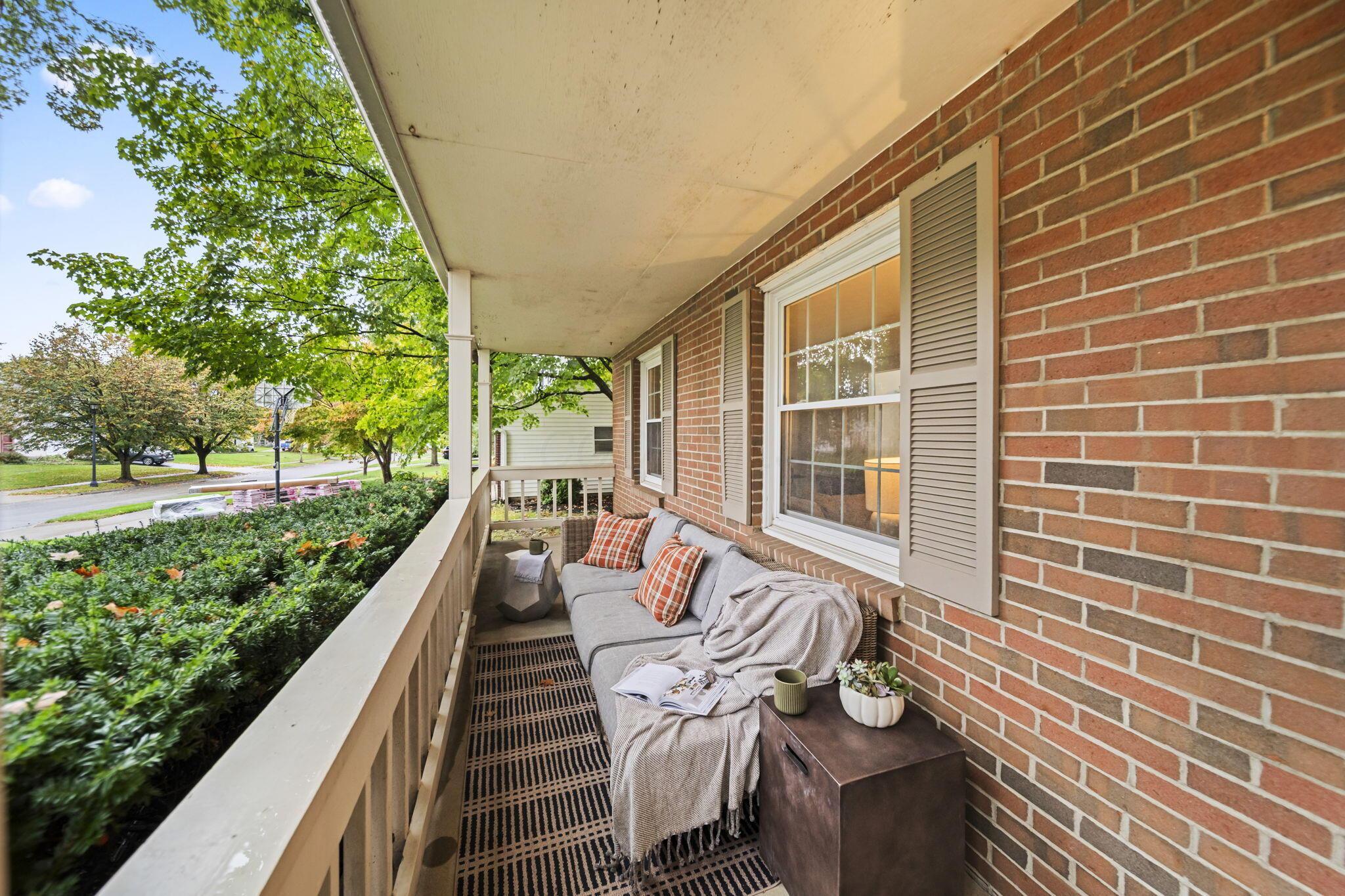 84 Belpre Place W Property Photo 2