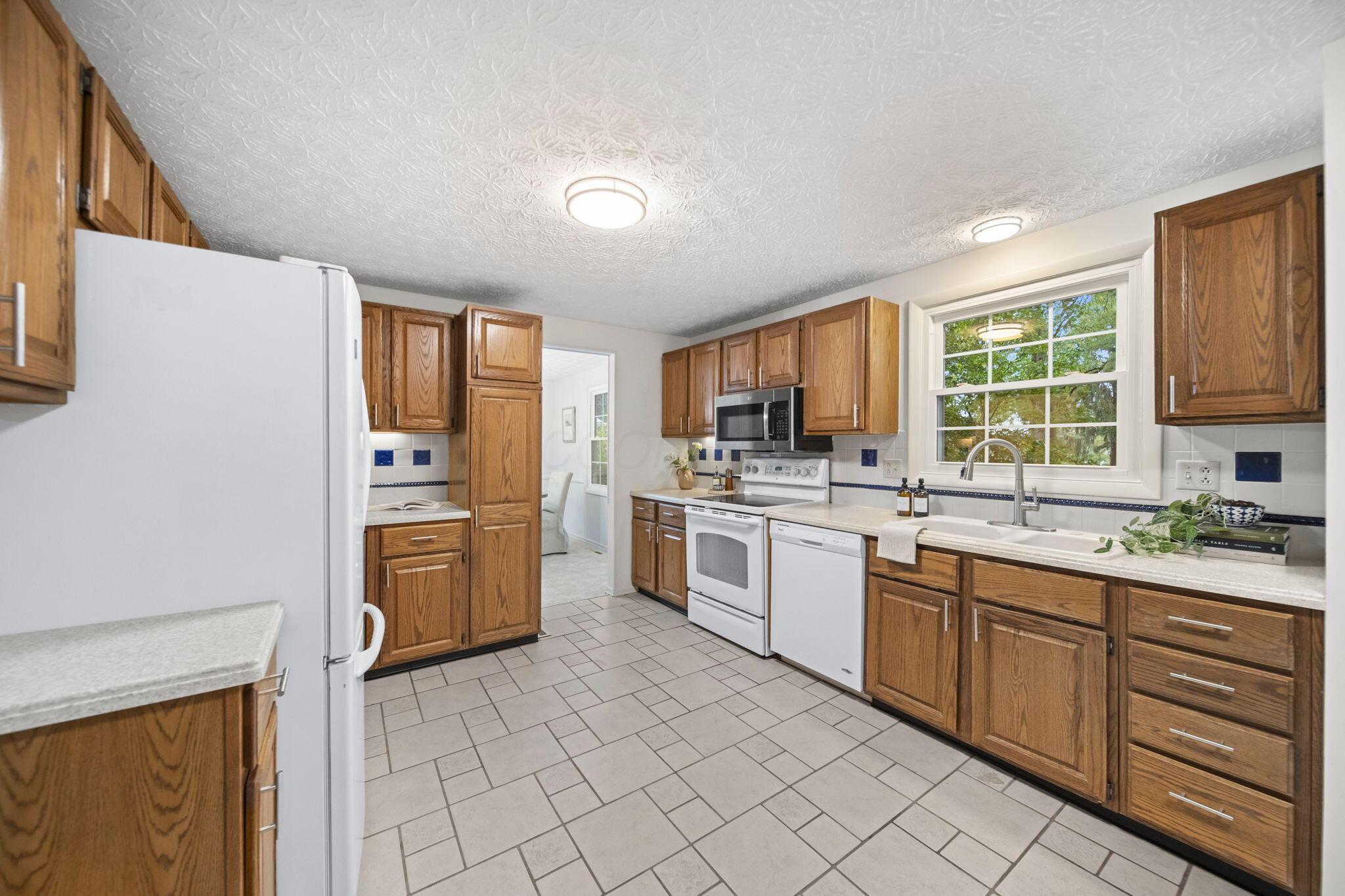 84 Belpre Place W Property Photo 9