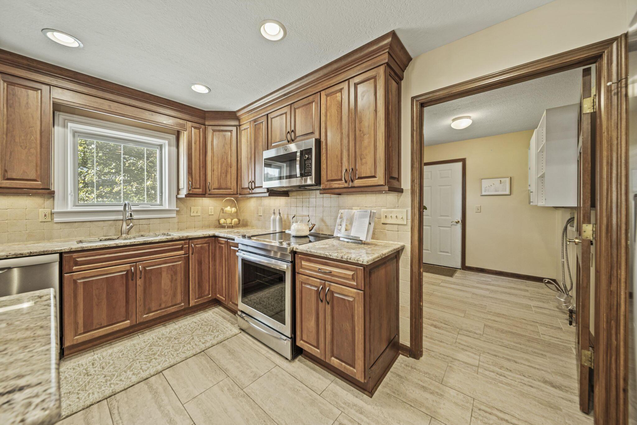 6137 Holywell Drive Property Photo 22